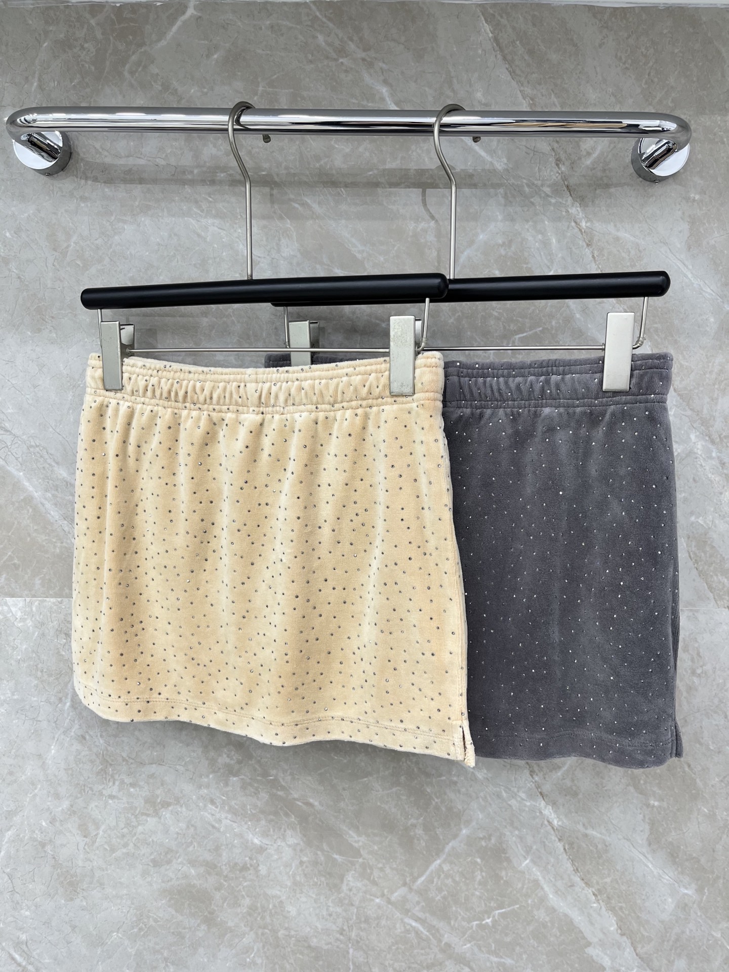 🛒𝐍𝐄𝐖 · 𝟐𝟎𝟐6/爆款现货【原版定制】Alex*｜抽绳丝绒烫钻裤裙 系列款精致千金风穿搭 高腰版型