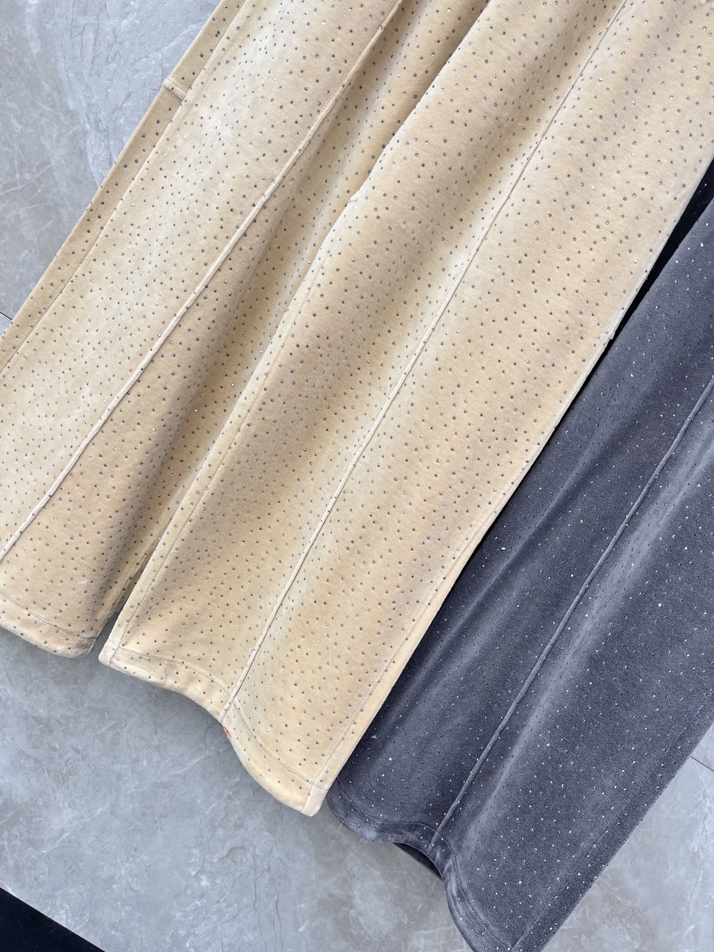 🛒𝐍𝐄𝐖 · 𝟐𝟎𝟐6/爆款现货【原版定制】Alex*｜抽绳丝绒烫钻长裤 系列款精致千金风穿搭 高腰版型