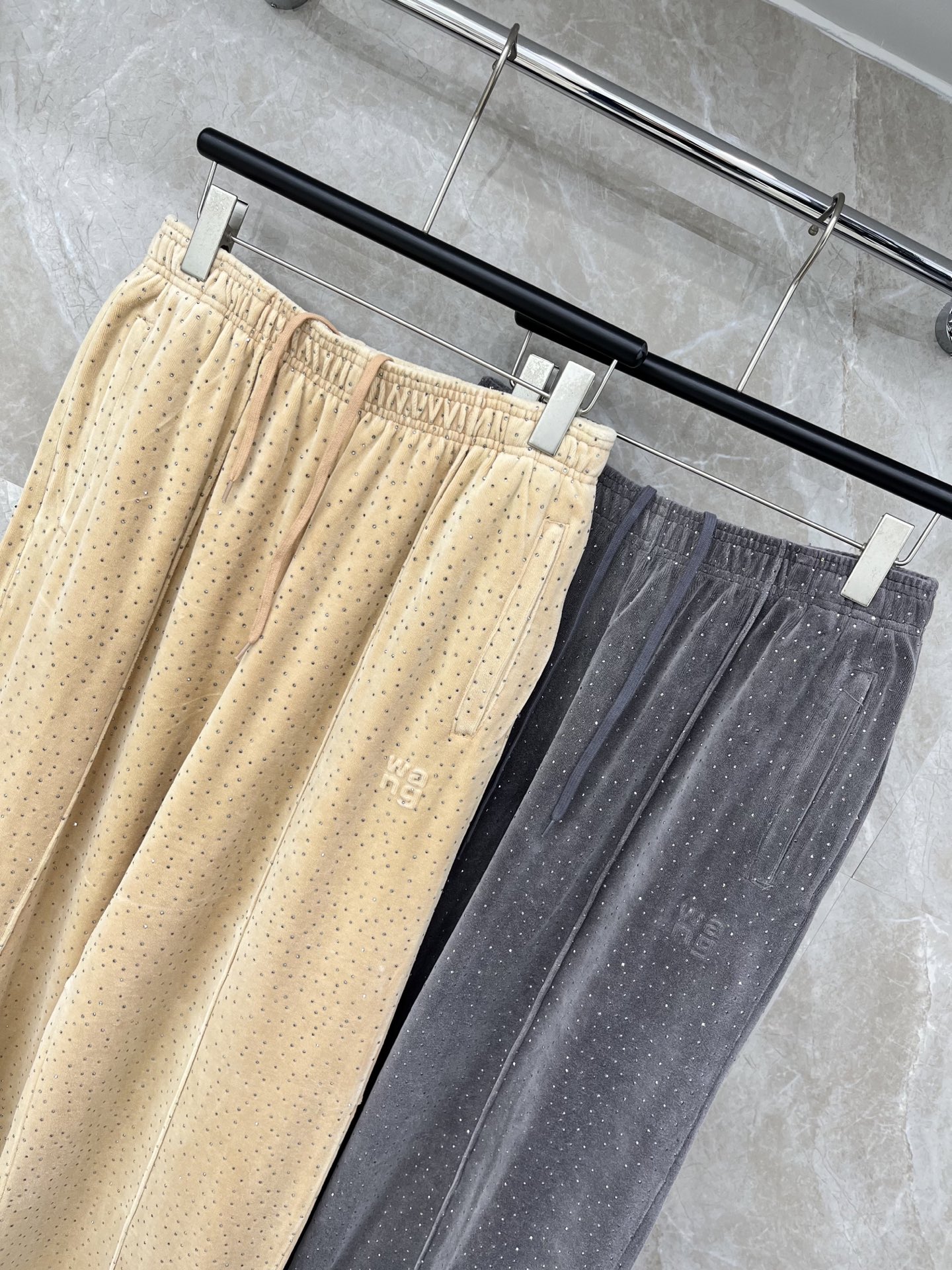 🛒𝐍𝐄𝐖 · 𝟐𝟎𝟐6/爆款现货【原版定制】Alex*｜抽绳丝绒烫钻长裤 系列款精致千金风穿搭 高腰版型