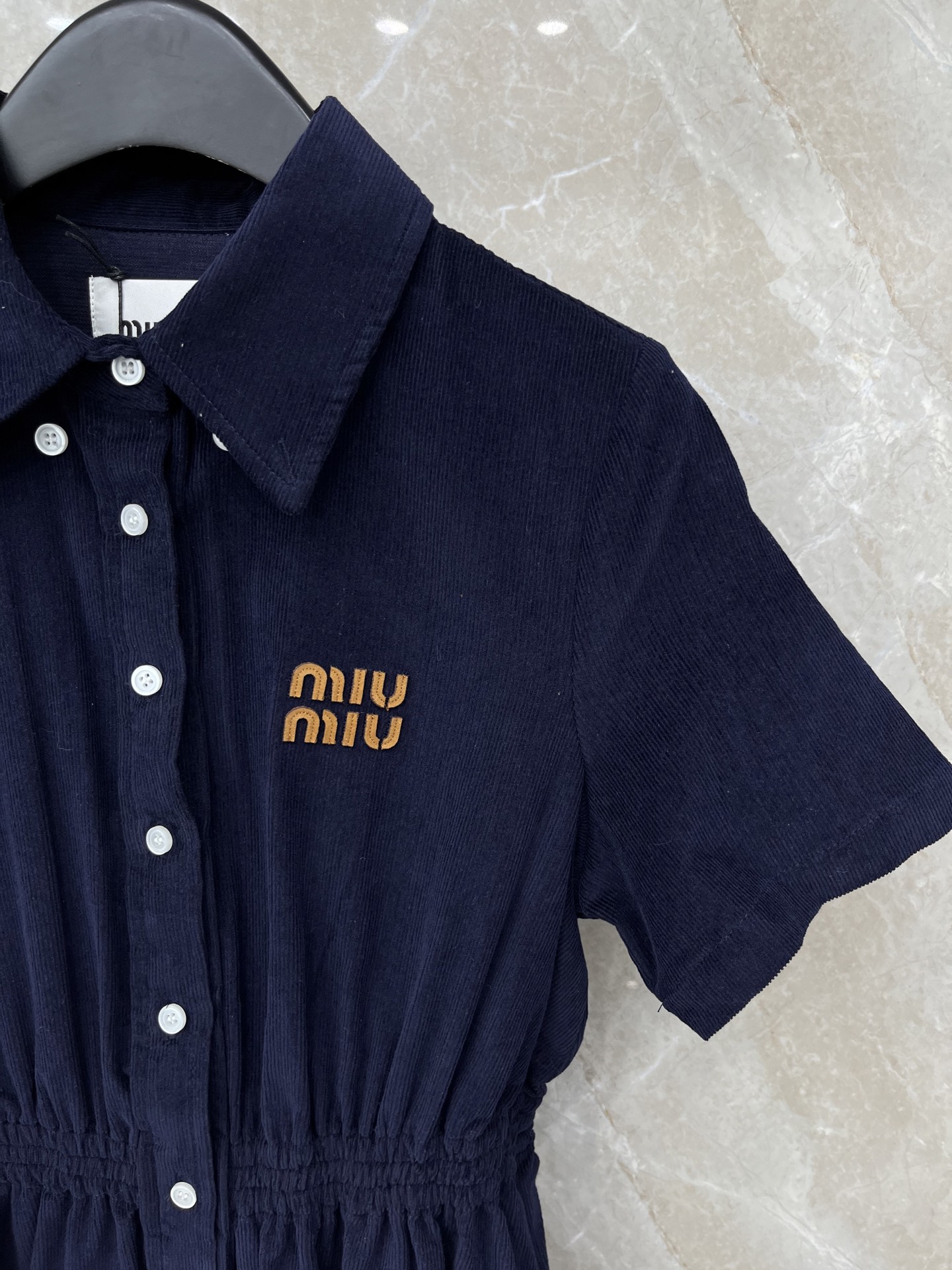 🛒𝐍𝐄𝐖 · 𝟐𝟎𝟐6/爆款现货【原版定制】 Miu Mi *｜2026新品灯芯绒收腰连衣裙 定制YB材
