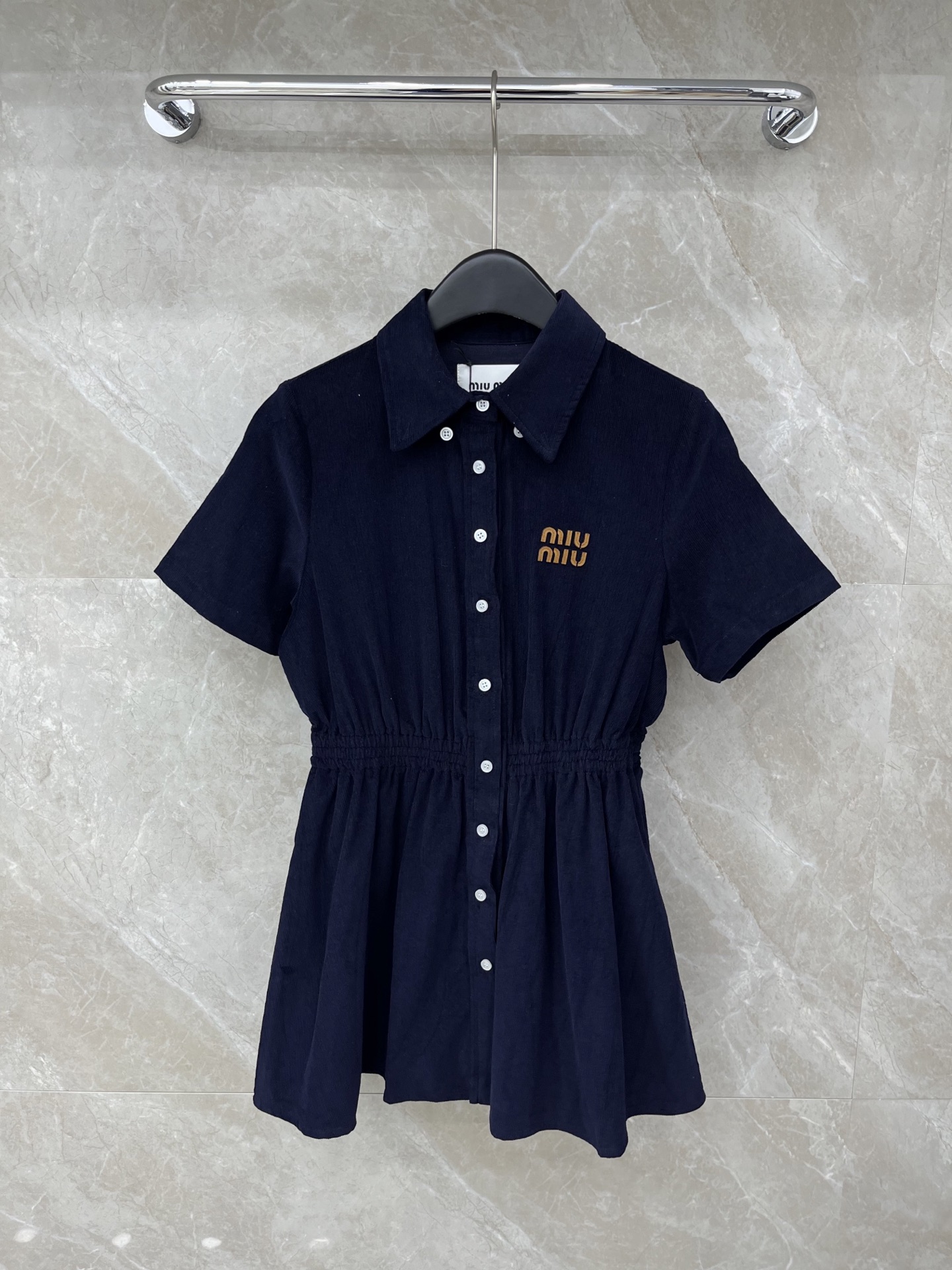 🛒𝐍𝐄𝐖 · 𝟐𝟎𝟐6/爆款现货【原版定制】 Miu Mi *｜2026新品灯芯绒收腰连衣裙 定制YB材