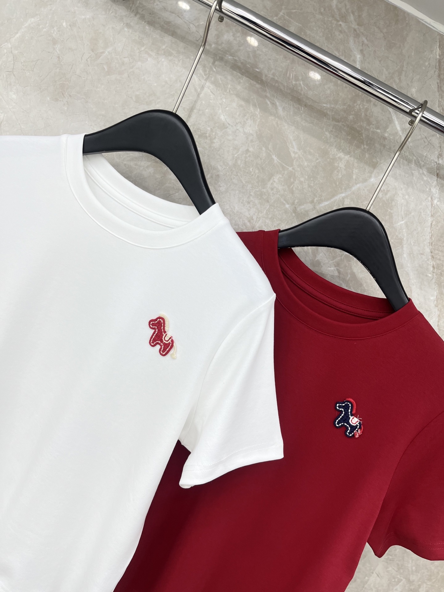 🛒𝐍𝐄𝐖 · 𝟐𝟎𝟐6/爆款现货原单品质 小众*｜26马年限定新品短袖T恤精致宽松版型上身巨显瘦！定制最