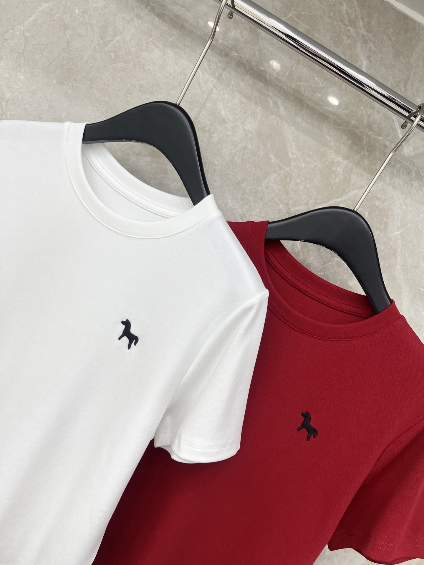 🛒𝐍𝐄𝐖 · 𝟐𝟎𝟐6/爆款现货原单品质 小众*｜26马年限定新品短袖T恤精致宽松版型上身巨显瘦！定制最