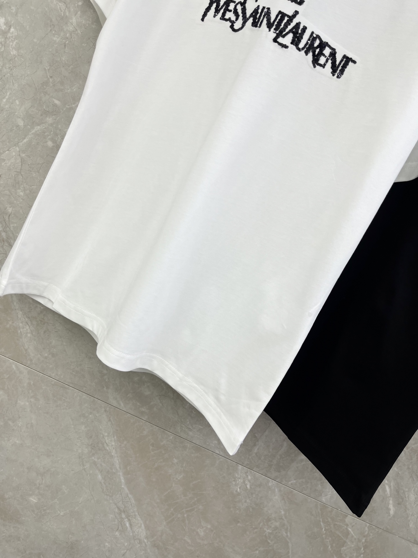 🛒𝐍𝐄𝐖 · 𝟐𝟎𝟐6/爆款现货原单品质 Ysl*｜精致珠片刺绣短袖T恤高订面料 亲肤透气舒适标志性字母