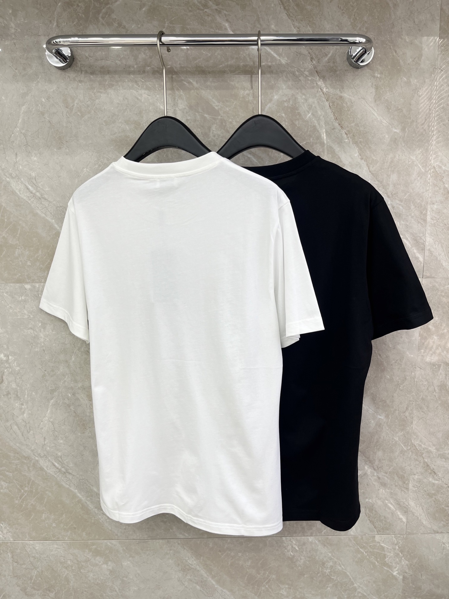 🛒𝐍𝐄𝐖 · 𝟐𝟎𝟐6/爆款现货原单品质 Ysl*｜精致珠片刺绣短袖T恤高订面料 亲肤透气舒适标志性字母