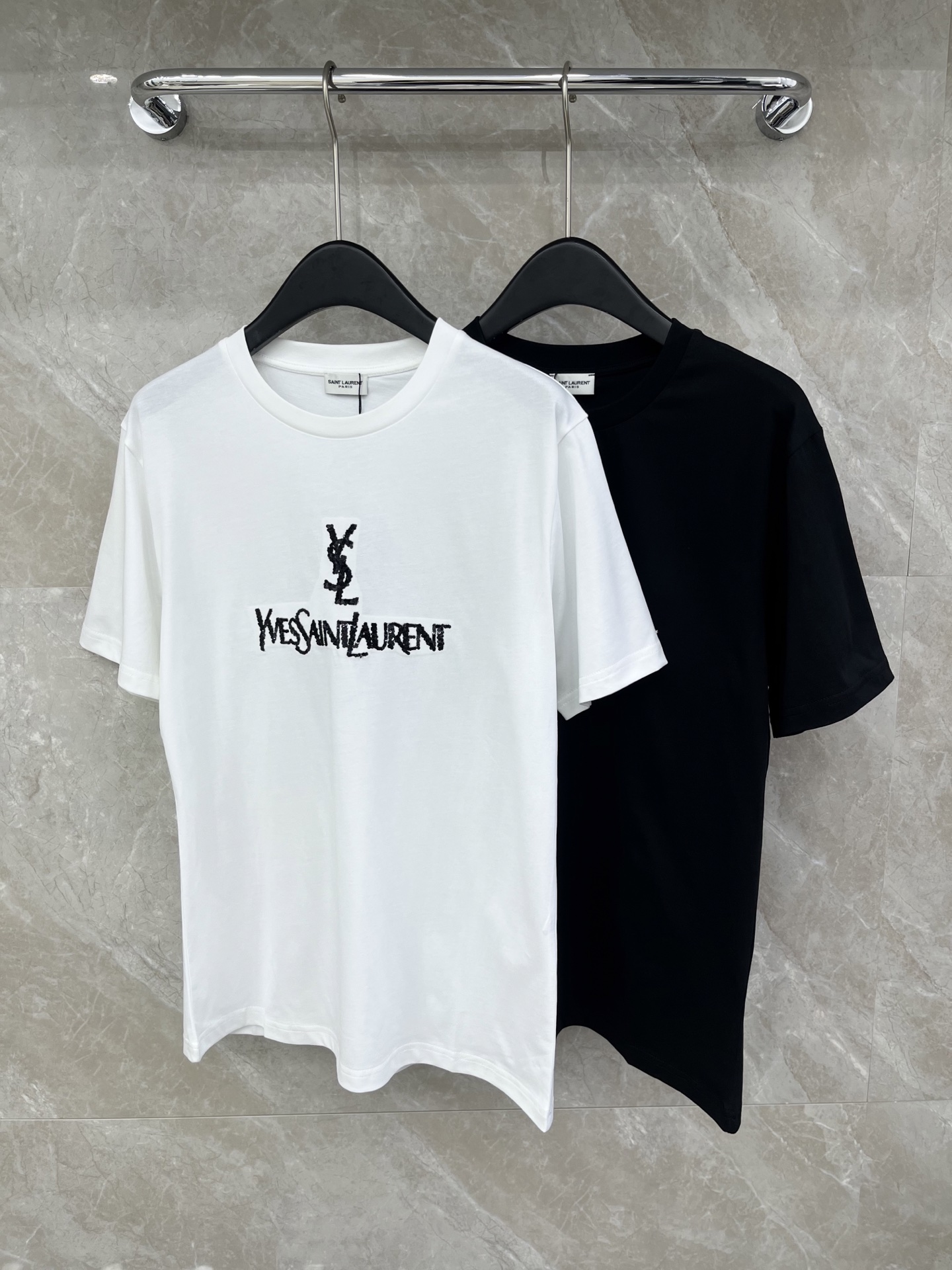 🛒𝐍𝐄𝐖 · 𝟐𝟎𝟐6/爆款现货原单品质 Ysl*｜精致珠片刺绣短袖T恤高订面料 亲肤透气舒适标志性字母