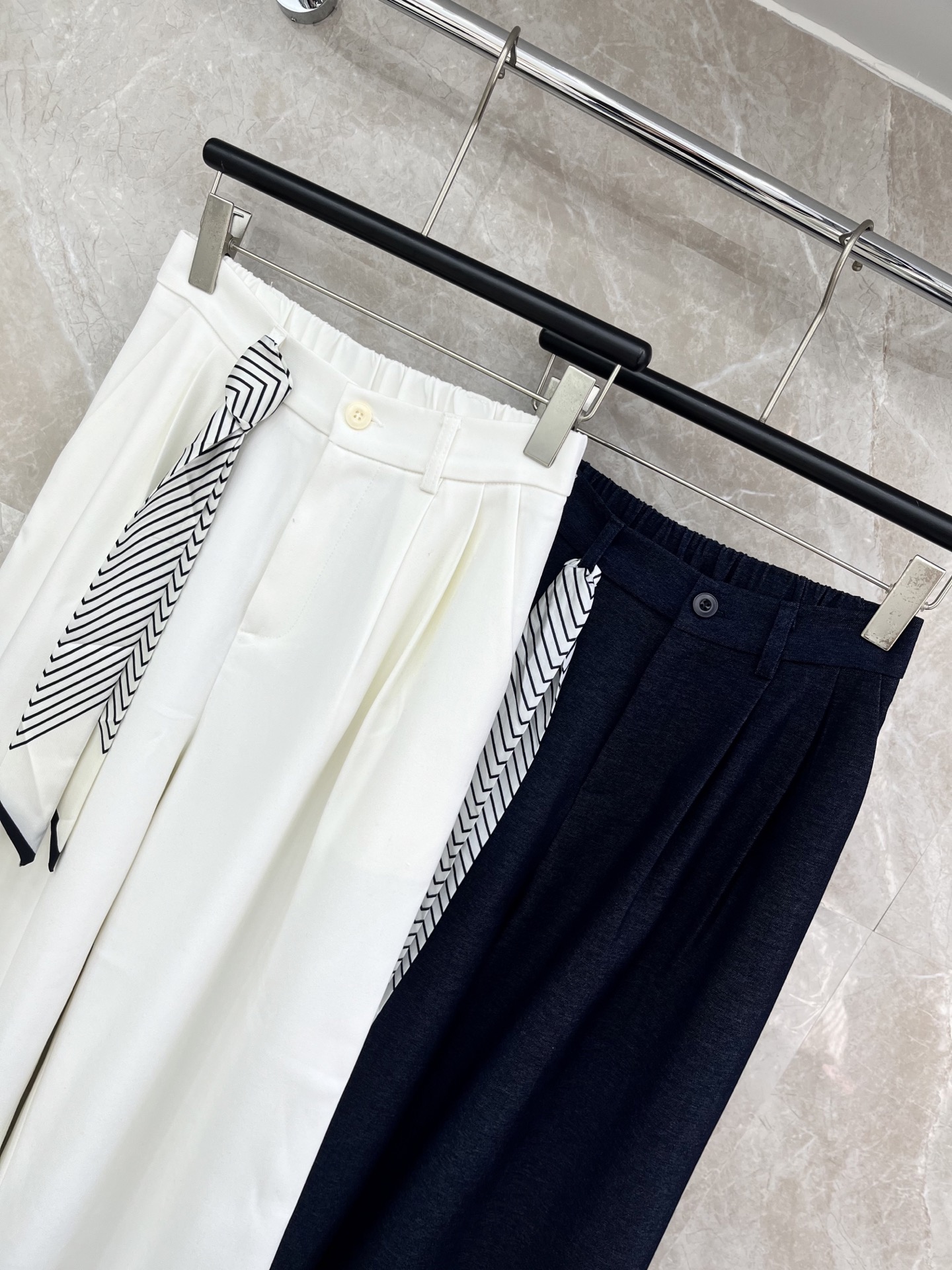 🛒𝐍𝐄𝐖 · 𝟐𝟎𝟐6/爆款现货设计师 原创｜松紧腰 丝巾休闲裤高品质面料质感柔软细腻舒适。气质百搭有型