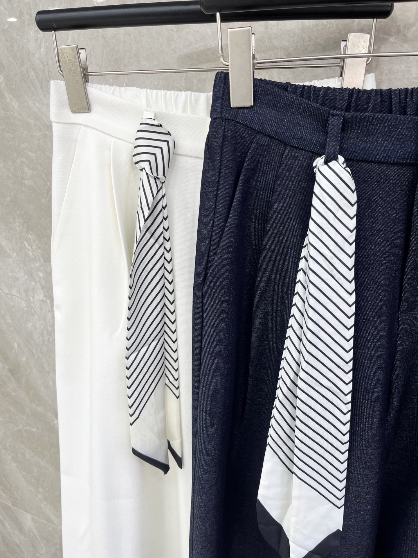 🛒𝐍𝐄𝐖 · 𝟐𝟎𝟐6/爆款现货设计师 原创｜松紧腰 丝巾休闲裤高品质面料质感柔软细腻舒适。气质百搭有型