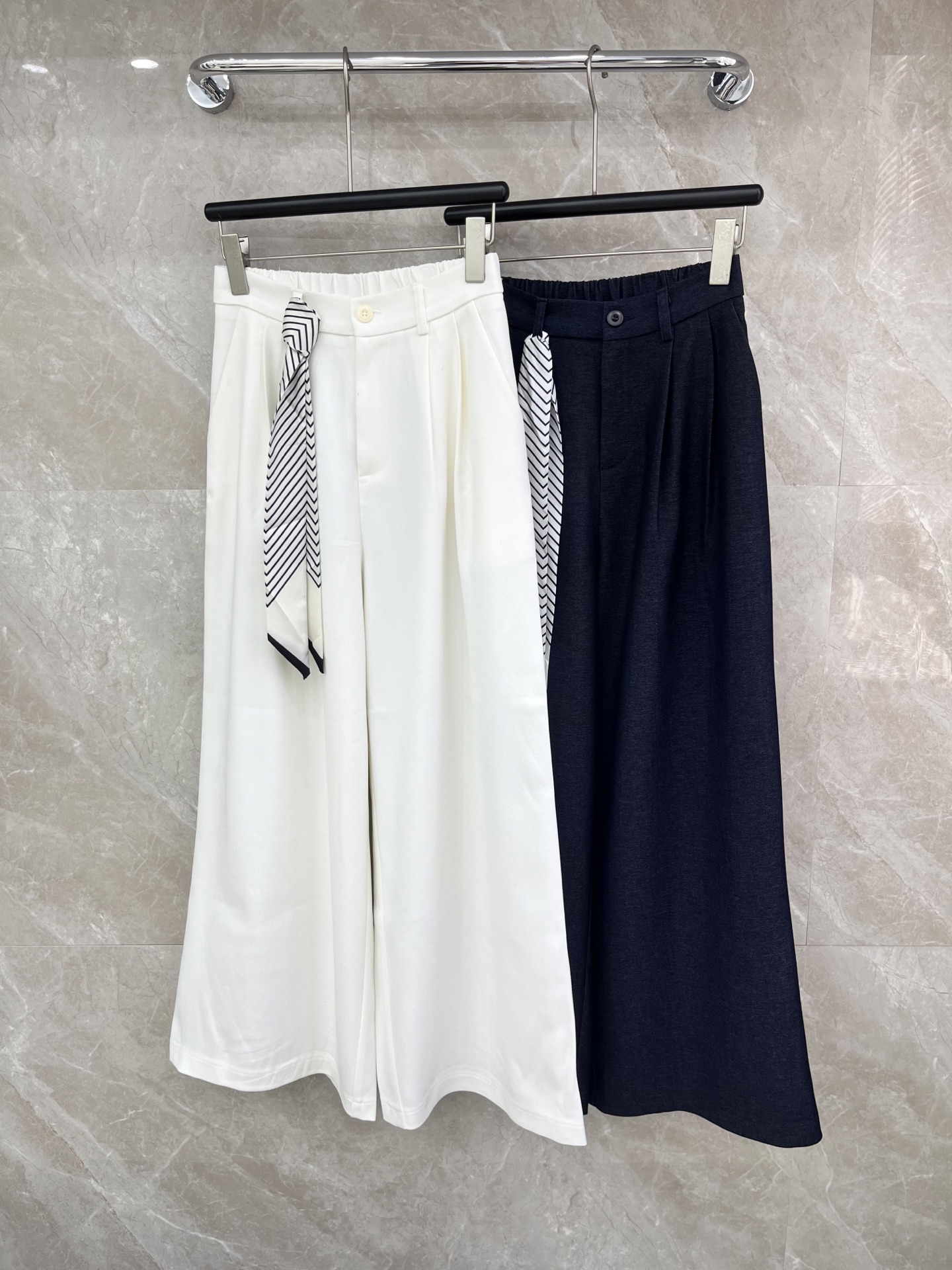 🛒𝐍𝐄𝐖 · 𝟐𝟎𝟐6/爆款现货设计师 原创｜松紧腰 丝巾休闲裤高品质面料质感柔软细腻舒适。气质百搭有型