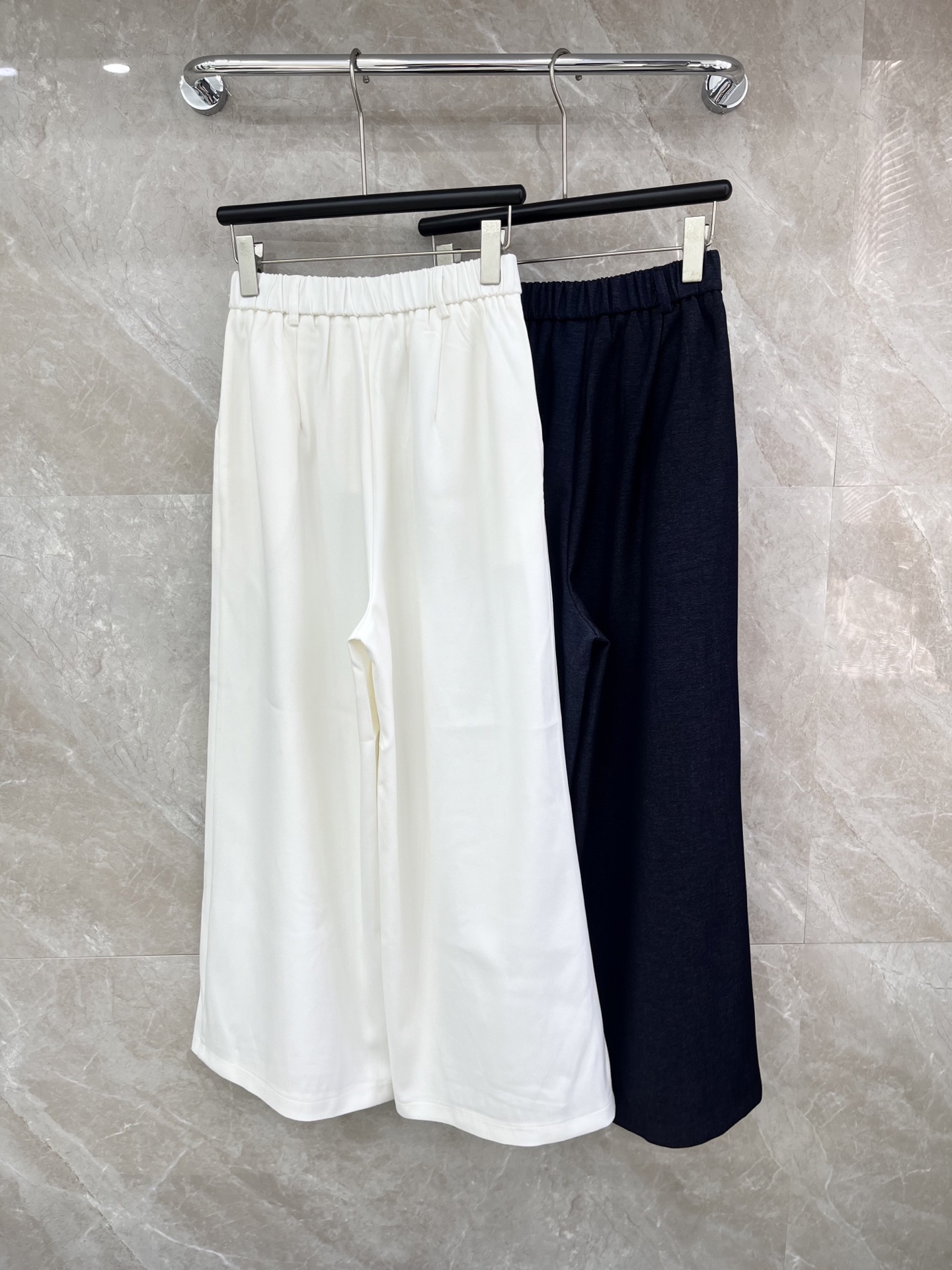 🛒𝐍𝐄𝐖 · 𝟐𝟎𝟐6/爆款现货设计师 原创｜松紧腰 丝巾休闲裤高品质面料质感柔软细腻舒适。气质百搭有型