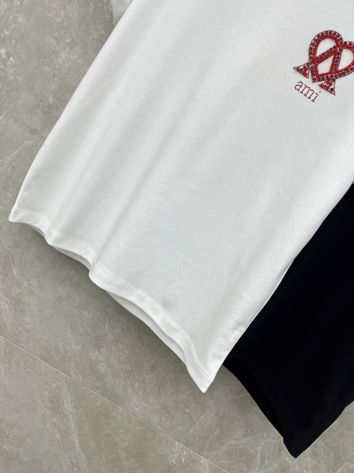 🛒𝐍𝐄𝐖 · 𝟐𝟎𝟐6/爆款现货原单品质 Ami*｜26新品烫钻订珠短袖T恤精致宽松版型上身巨显瘦！男女