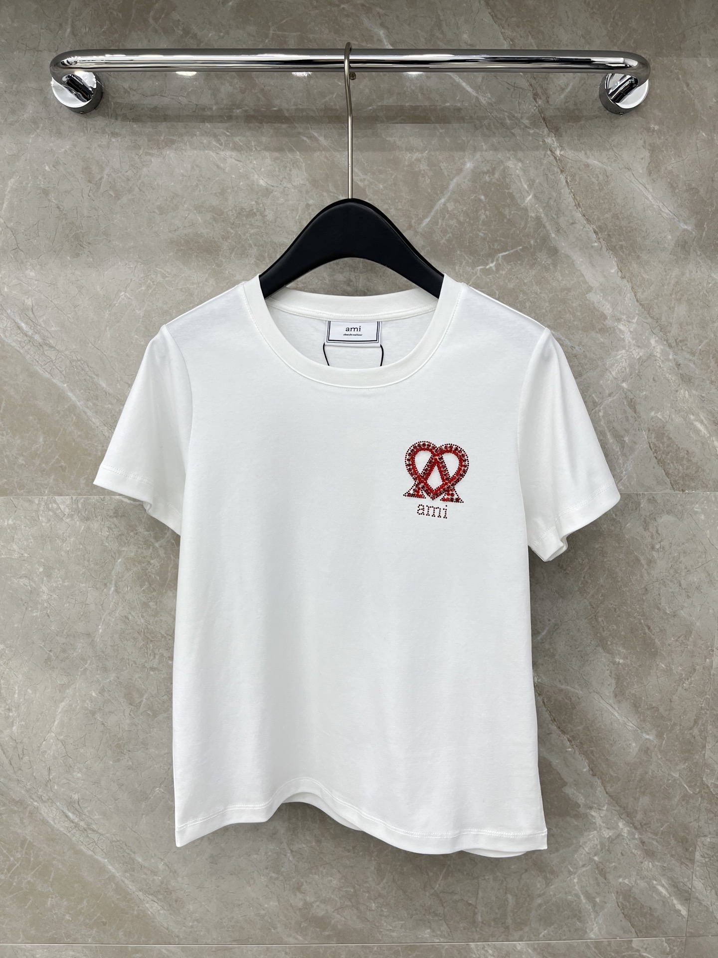 🛒𝐍𝐄𝐖 · 𝟐𝟎𝟐6/爆款现货原单品质 Ami*｜26新品烫钻订珠短袖T恤精致宽松版型上身巨显瘦！男女