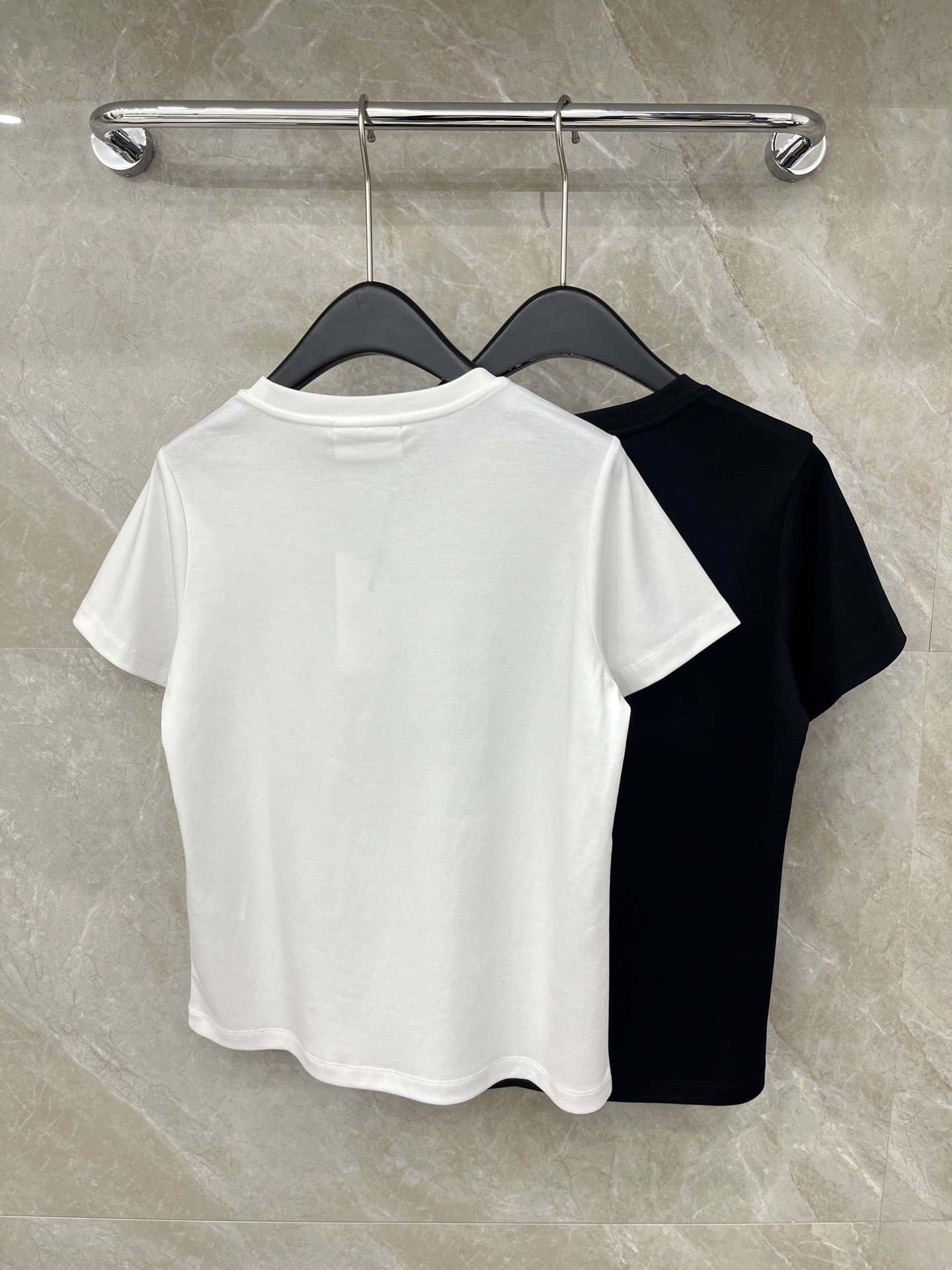 🛒𝐍𝐄𝐖 · 𝟐𝟎𝟐6/爆款现货原单品质 Ami*｜26新品烫钻订珠短袖T恤精致宽松版型上身巨显瘦！男女