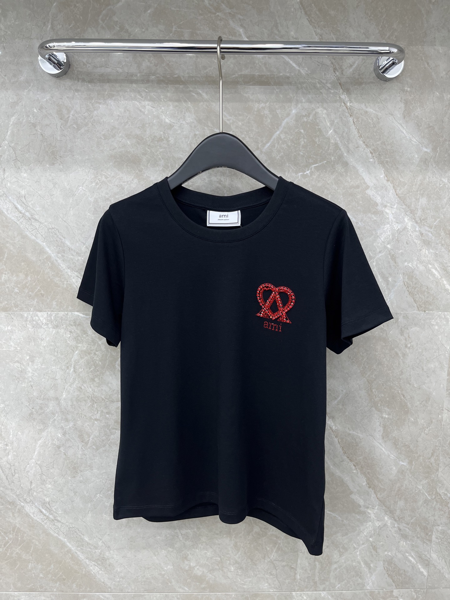 🛒𝐍𝐄𝐖 · 𝟐𝟎𝟐6/爆款现货原单品质 Ami*｜26新品烫钻订珠短袖T恤精致宽松版型上身巨显瘦！男女