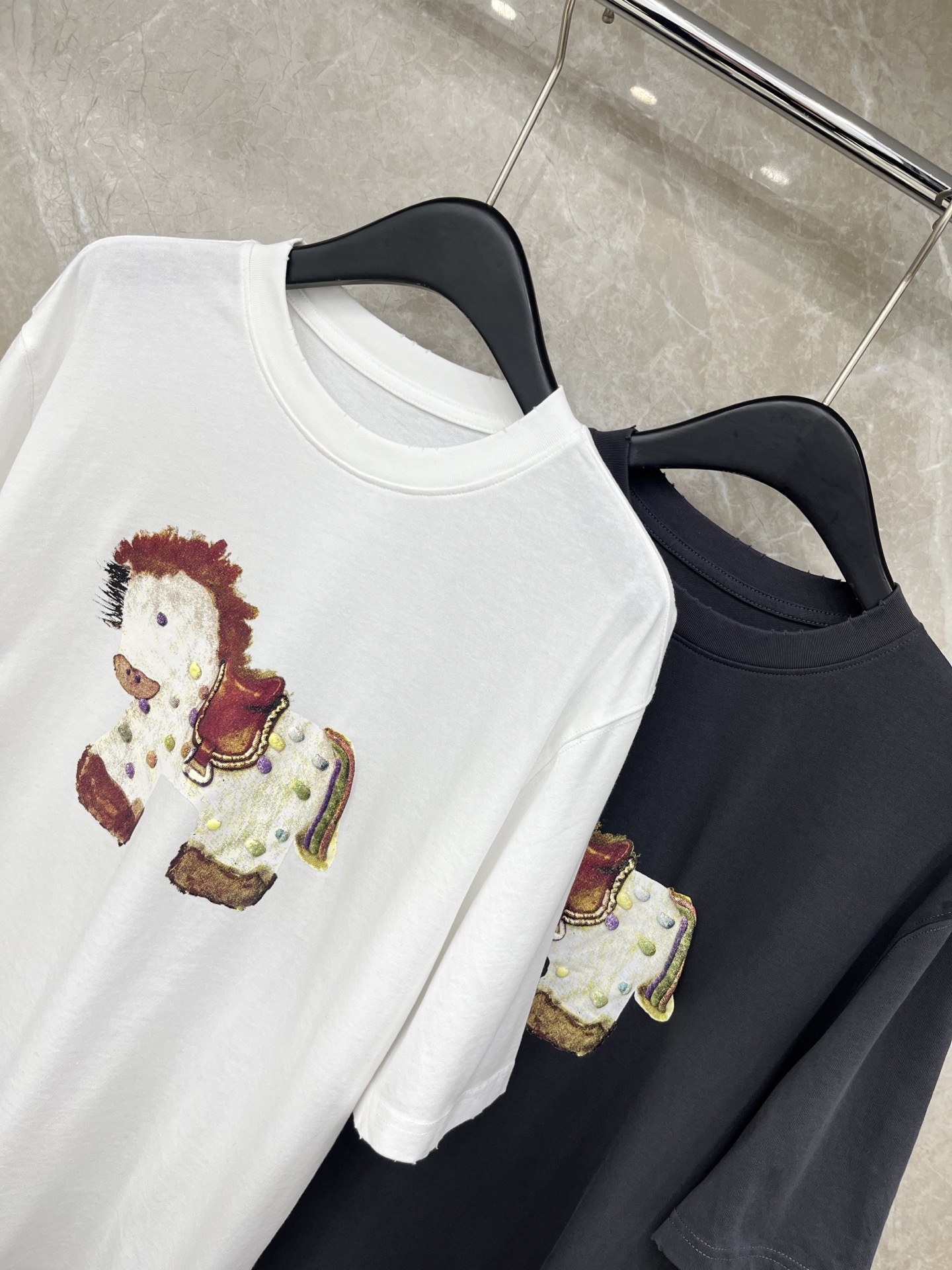 🛒𝐍𝐄𝐖 · 𝟐𝟎𝟐6/爆款现货原单品质 设计师*｜26新品气泡立体印花短袖T恤精致宽松版型上身巨显瘦！