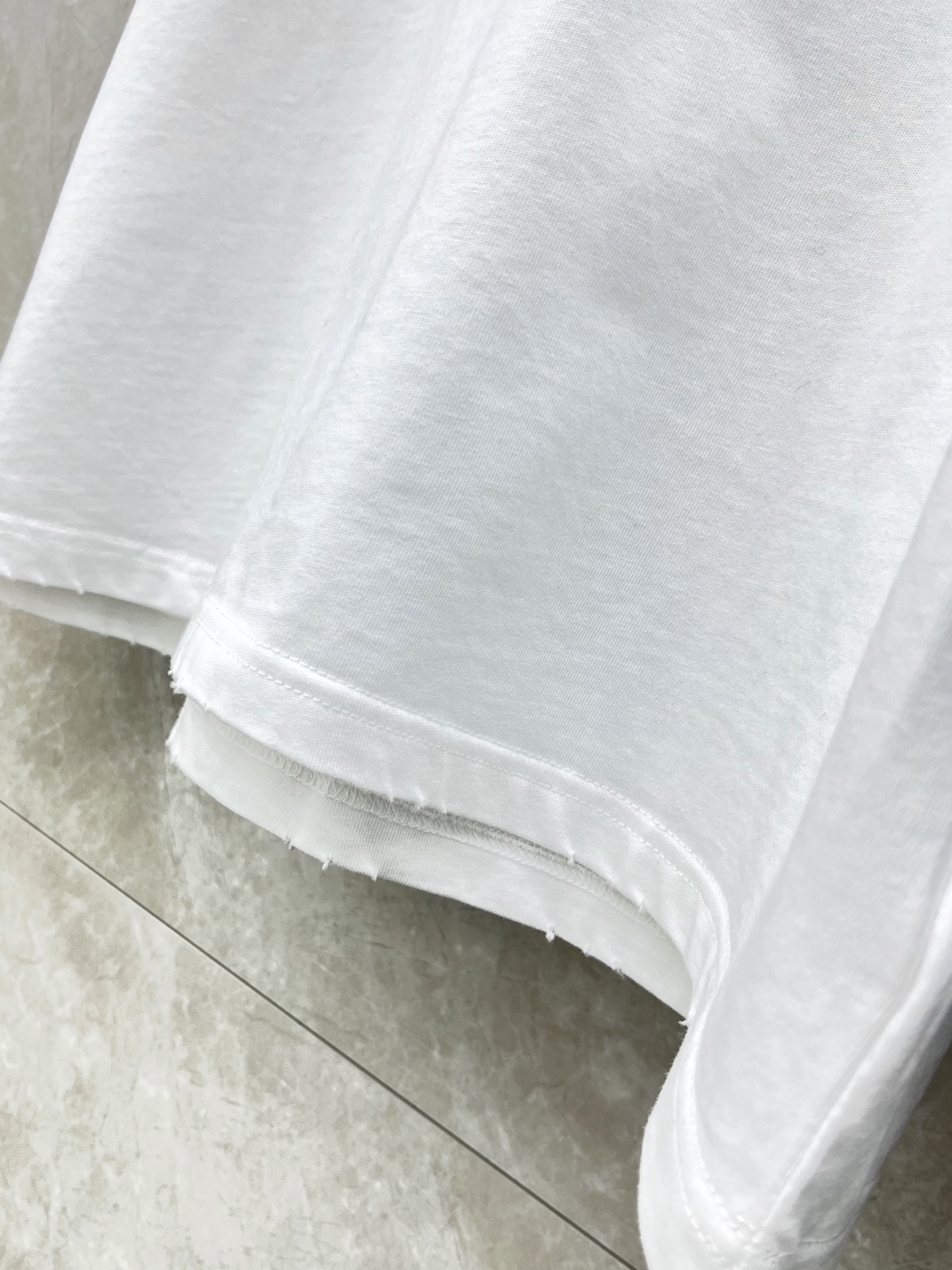 🛒𝐍𝐄𝐖 · 𝟐𝟎𝟐6/爆款现货原单品质 设计师*｜26新品气泡立体印花短袖T恤精致宽松版型上身巨显瘦！