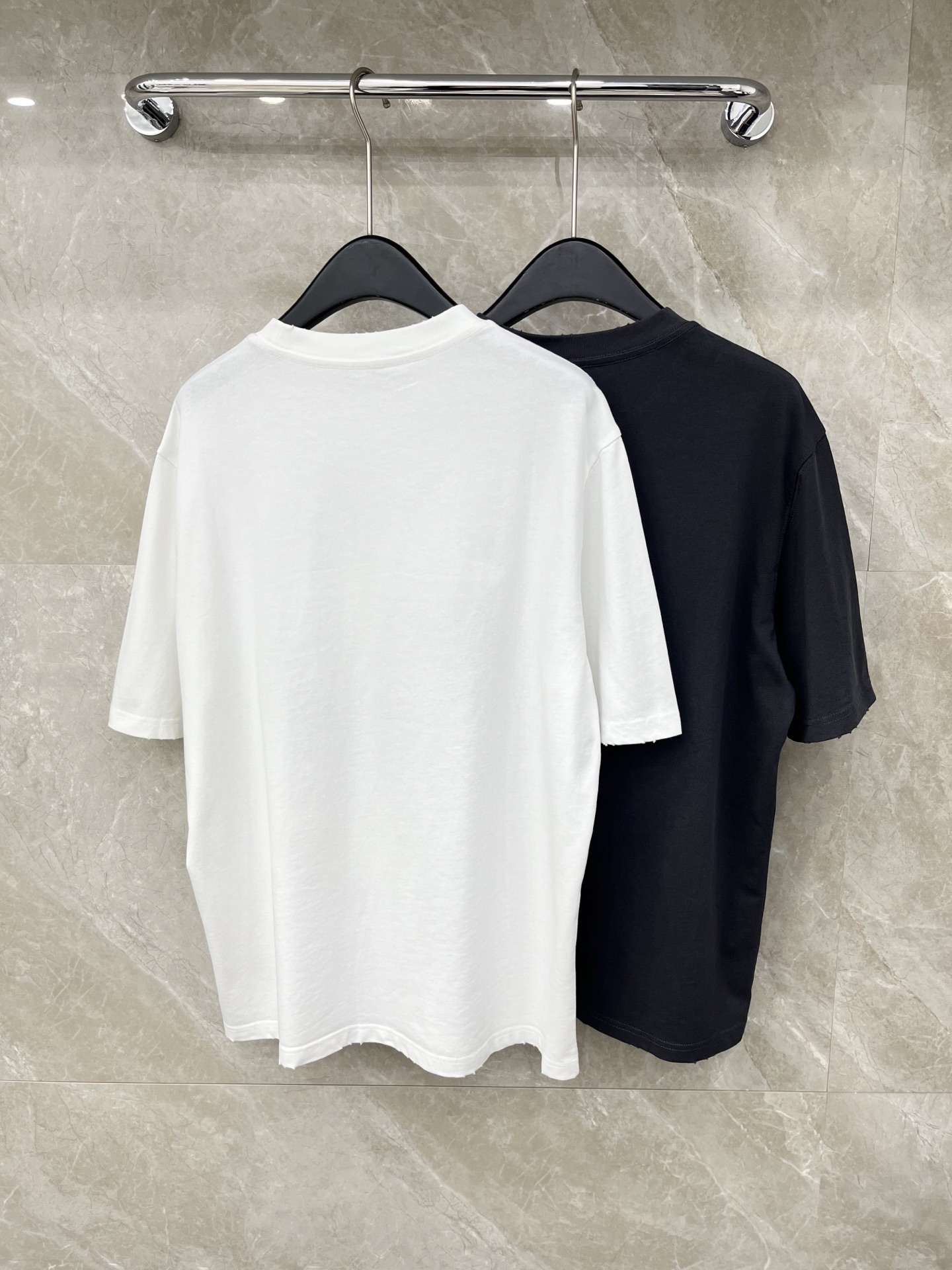 🛒𝐍𝐄𝐖 · 𝟐𝟎𝟐6/爆款现货原单品质 设计师*｜26新品气泡立体印花短袖T恤精致宽松版型上身巨显瘦！