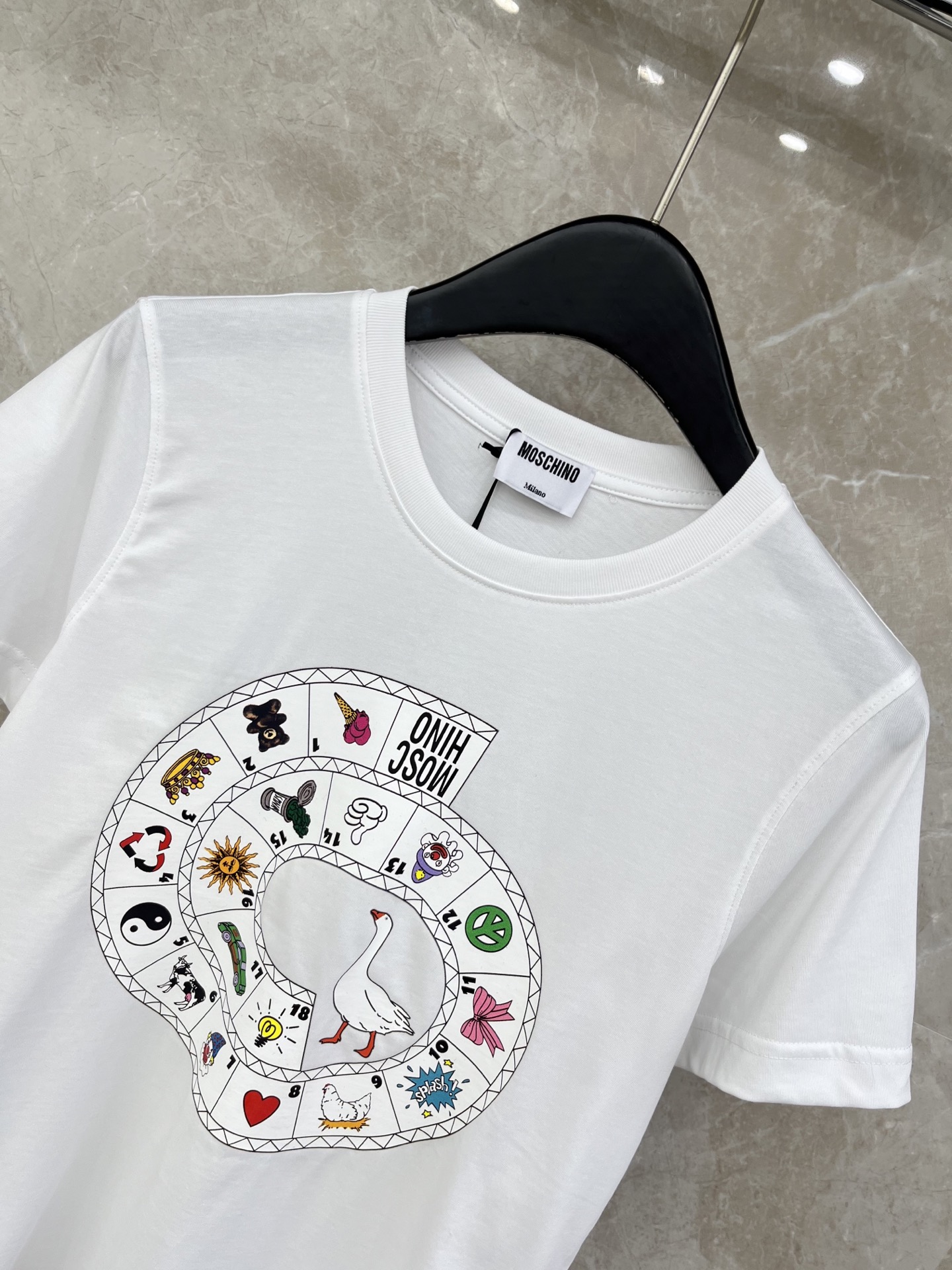 🛒𝐍𝐄𝐖 · 𝟐𝟎𝟐6/爆款现货原单品质 Mos*｜精致印花短袖T恤高订面料 亲肤透气舒适标志性字母图案