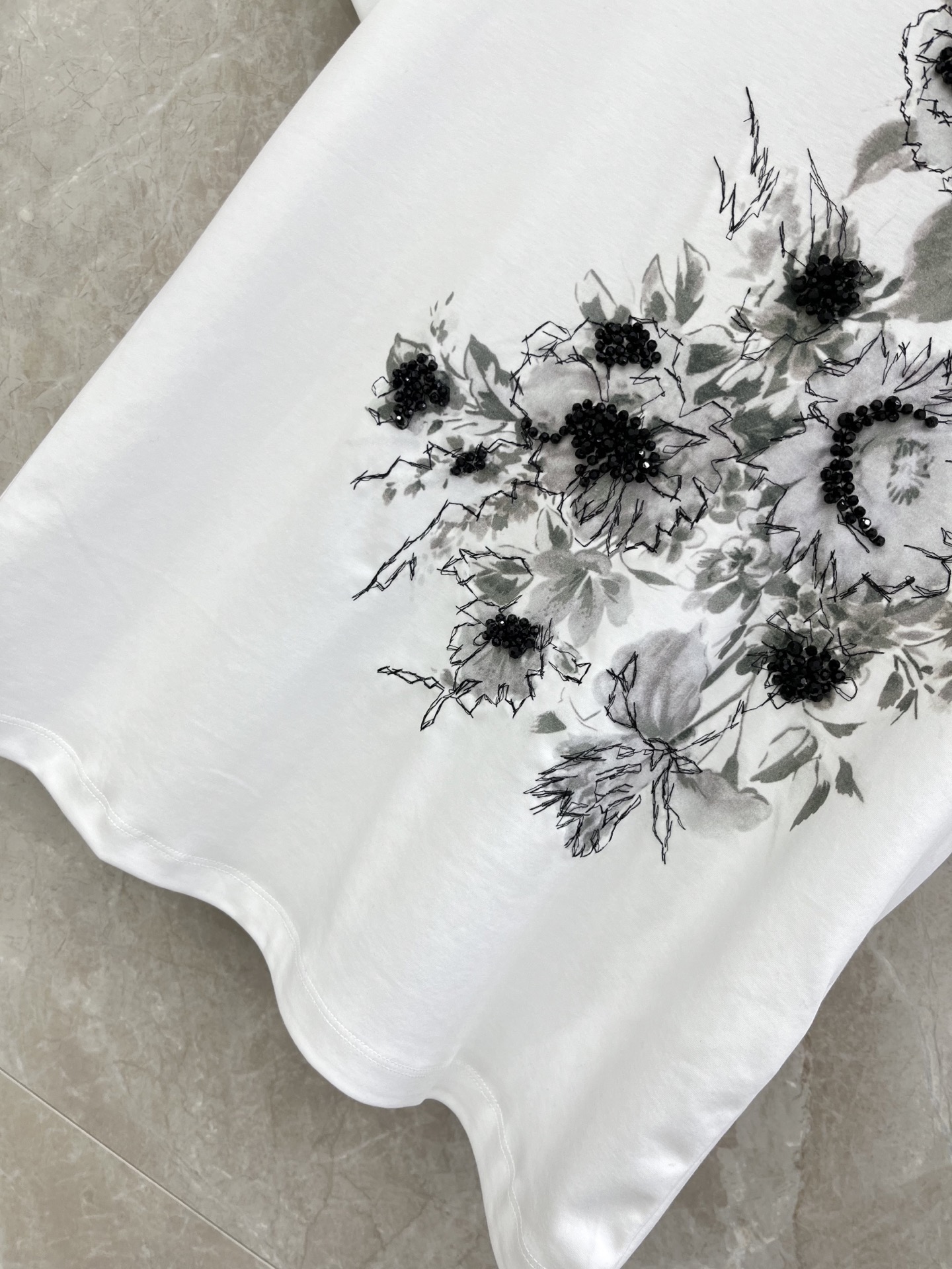 🛒𝐍𝐄𝐖 · 𝟐𝟎𝟐6/爆款现货原单品质 Max*｜精致印花订珠短袖T恤高订面料 精致手工 亲肤透气舒适