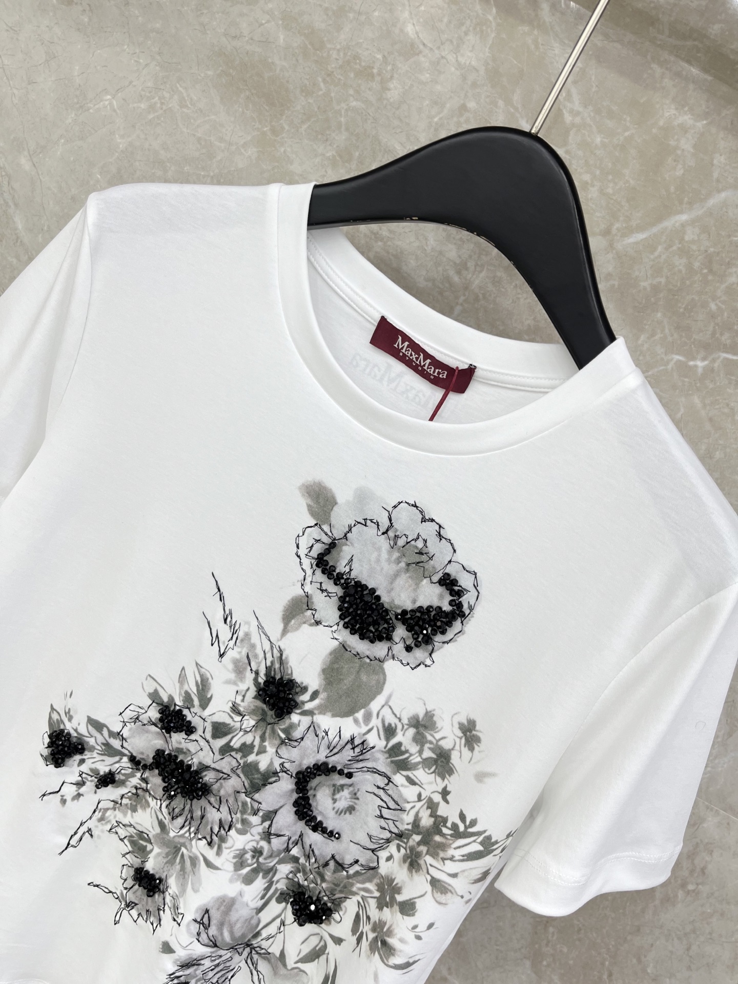 🛒𝐍𝐄𝐖 · 𝟐𝟎𝟐6/爆款现货原单品质 Max*｜精致印花订珠短袖T恤高订面料 精致手工 亲肤透气舒适