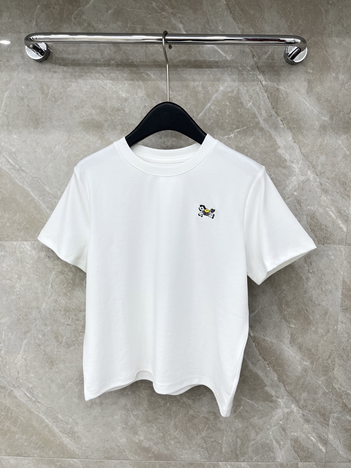 🛒𝐍𝐄𝐖 · 𝟐𝟎𝟐6/爆款现货原单品质 小众*｜26马年限定新品短袖T恤精致宽松版型上身巨显瘦！定制最