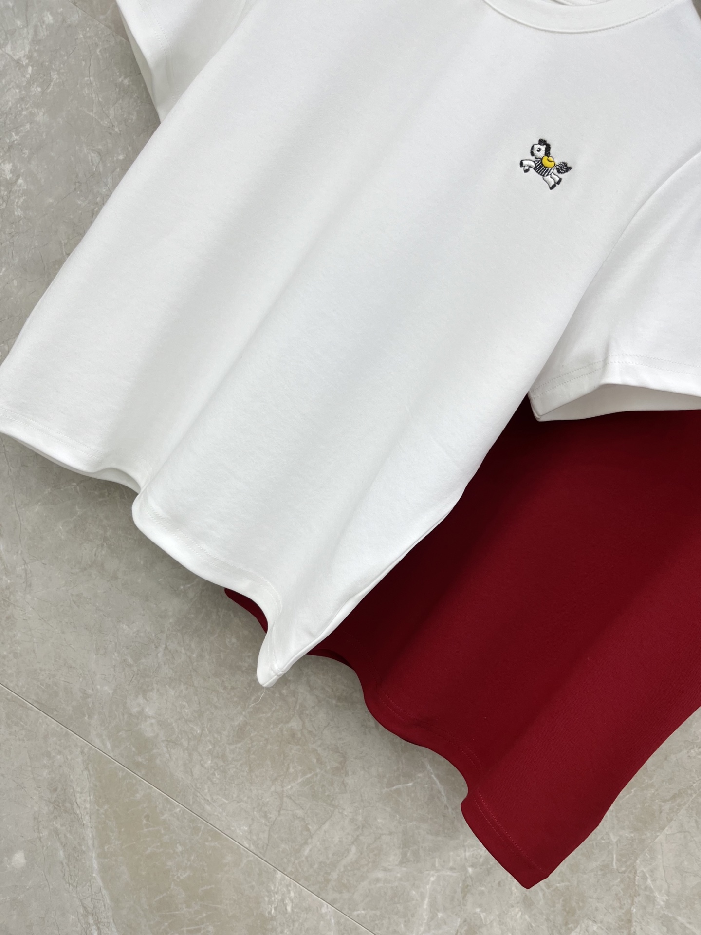 🛒𝐍𝐄𝐖 · 𝟐𝟎𝟐6/爆款现货原单品质 小众*｜26马年限定新品短袖T恤精致宽松版型上身巨显瘦！定制最