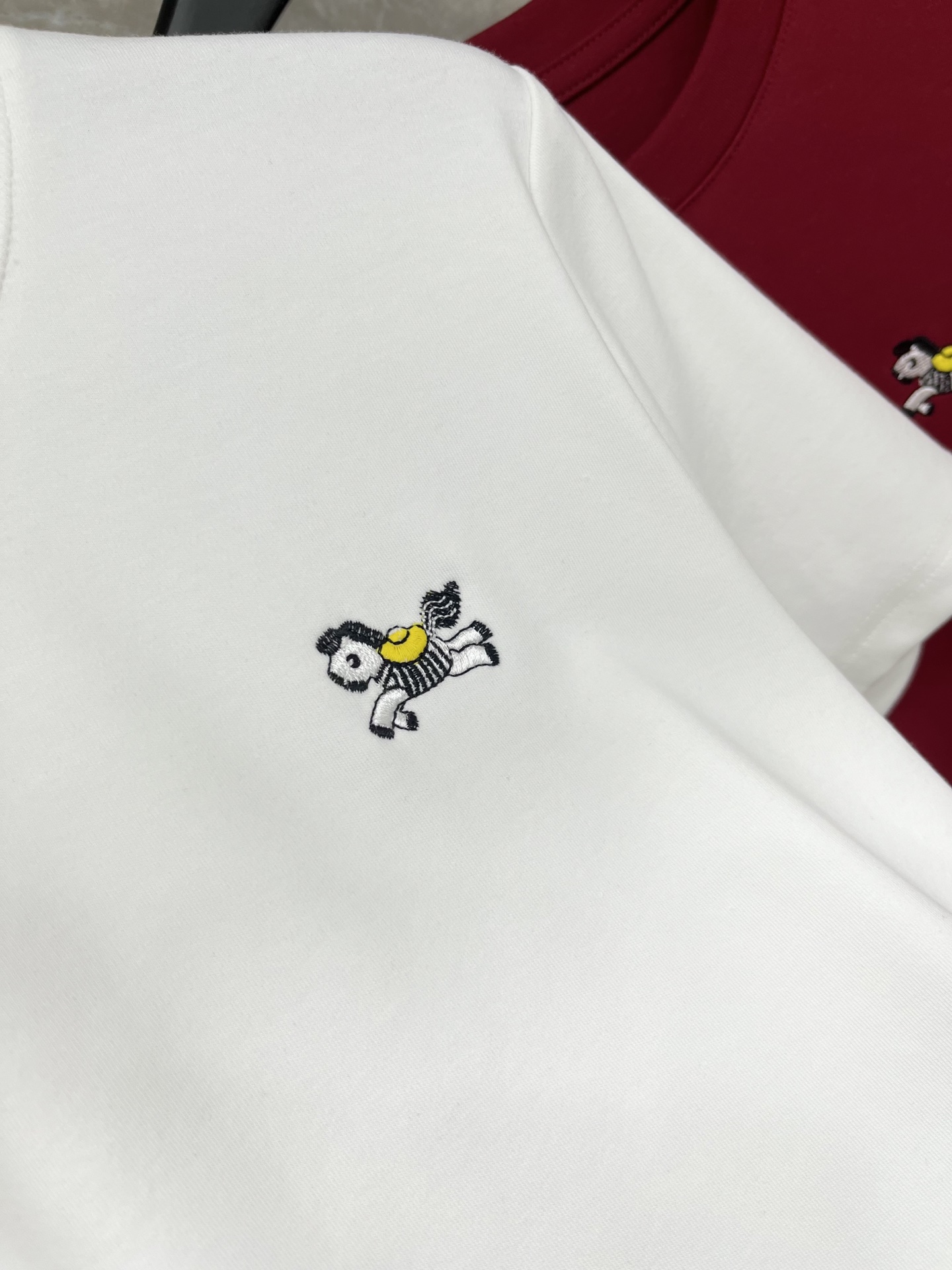 🛒𝐍𝐄𝐖 · 𝟐𝟎𝟐6/爆款现货原单品质 小众*｜26马年限定新品短袖T恤精致宽松版型上身巨显瘦！定制最