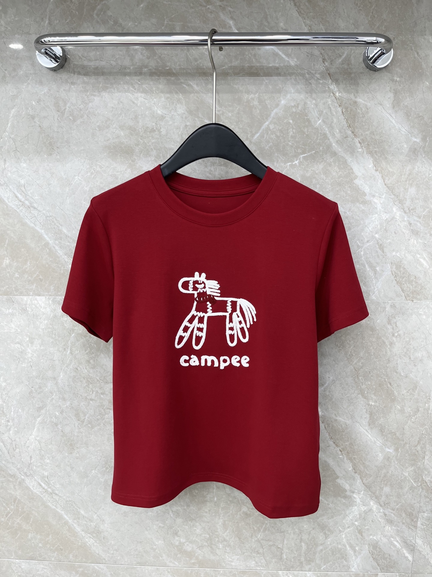 🛒𝐍𝐄𝐖 · 𝟐𝟎𝟐6/爆款现货原单品质 小众*｜26马年限定新品短袖T恤精致宽松版型上身巨显瘦！定制最