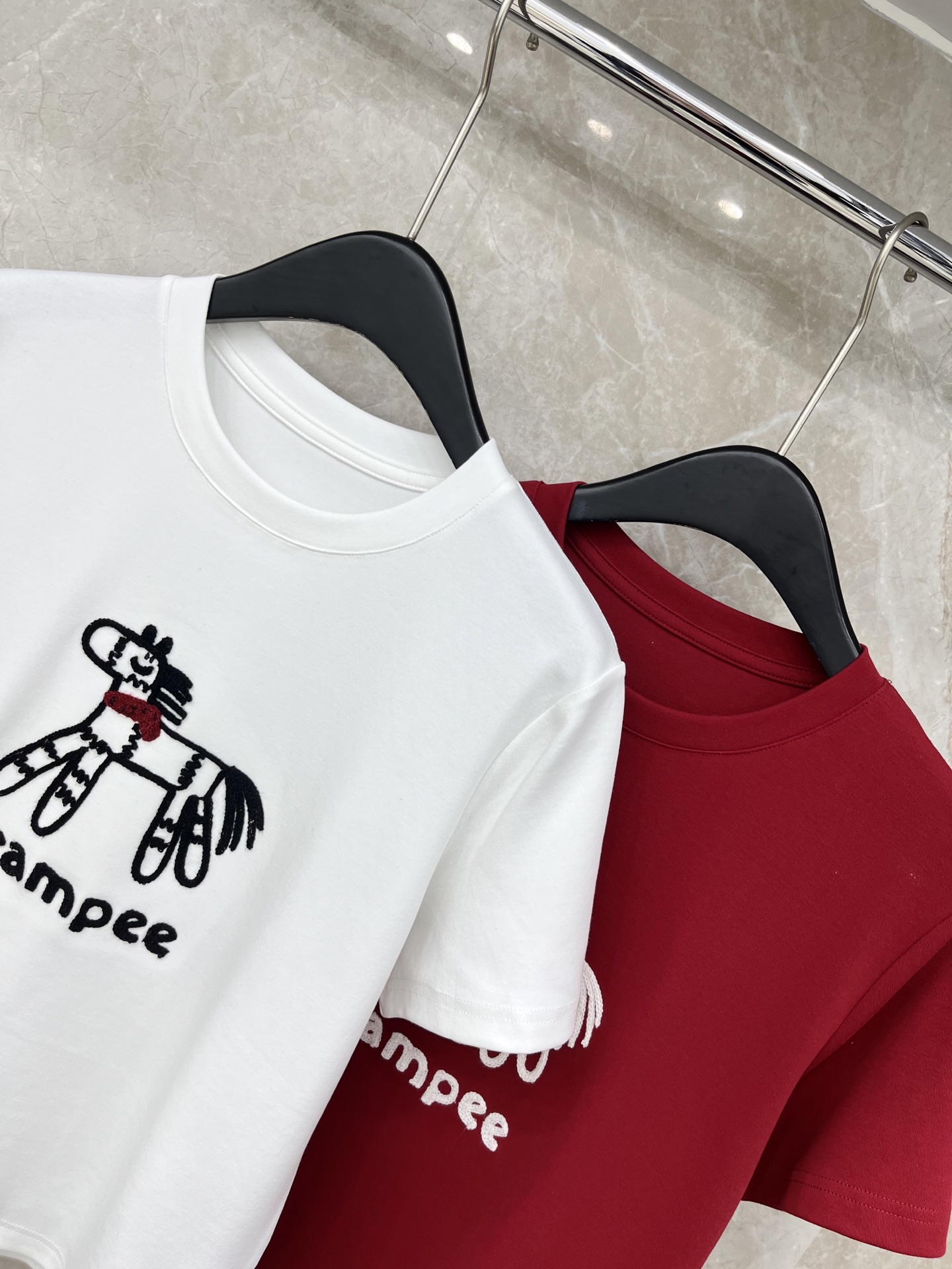 🛒𝐍𝐄𝐖 · 𝟐𝟎𝟐6/爆款现货原单品质 小众*｜26马年限定新品短袖T恤精致宽松版型上身巨显瘦！定制最