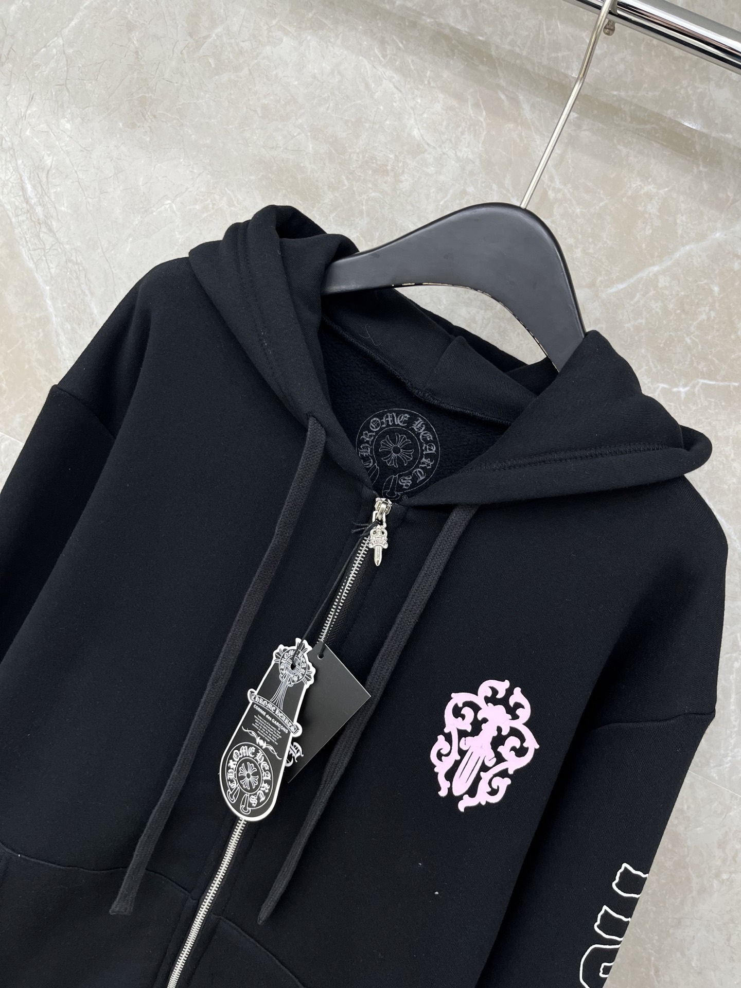 🛒𝐍𝐄𝐖 · 𝟐𝟎𝟐5/爆款现货原单品质 克罗星｜25带帽加绒印花新品外套高端定制棉质面料 撞色印花重工