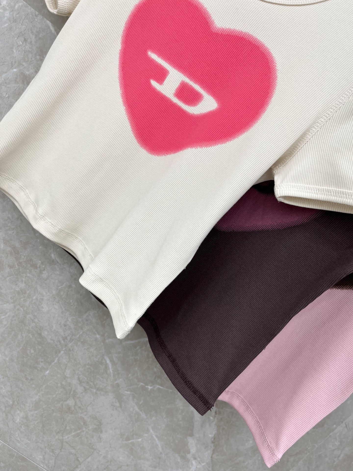 🛒𝐍𝐄𝐖 · 𝟐𝟎𝟐6/爆款现货【原版定制】 小众｜2026新品圆领短版短袖𝑇𝑒𝑒定制YB棉材质 透气舒