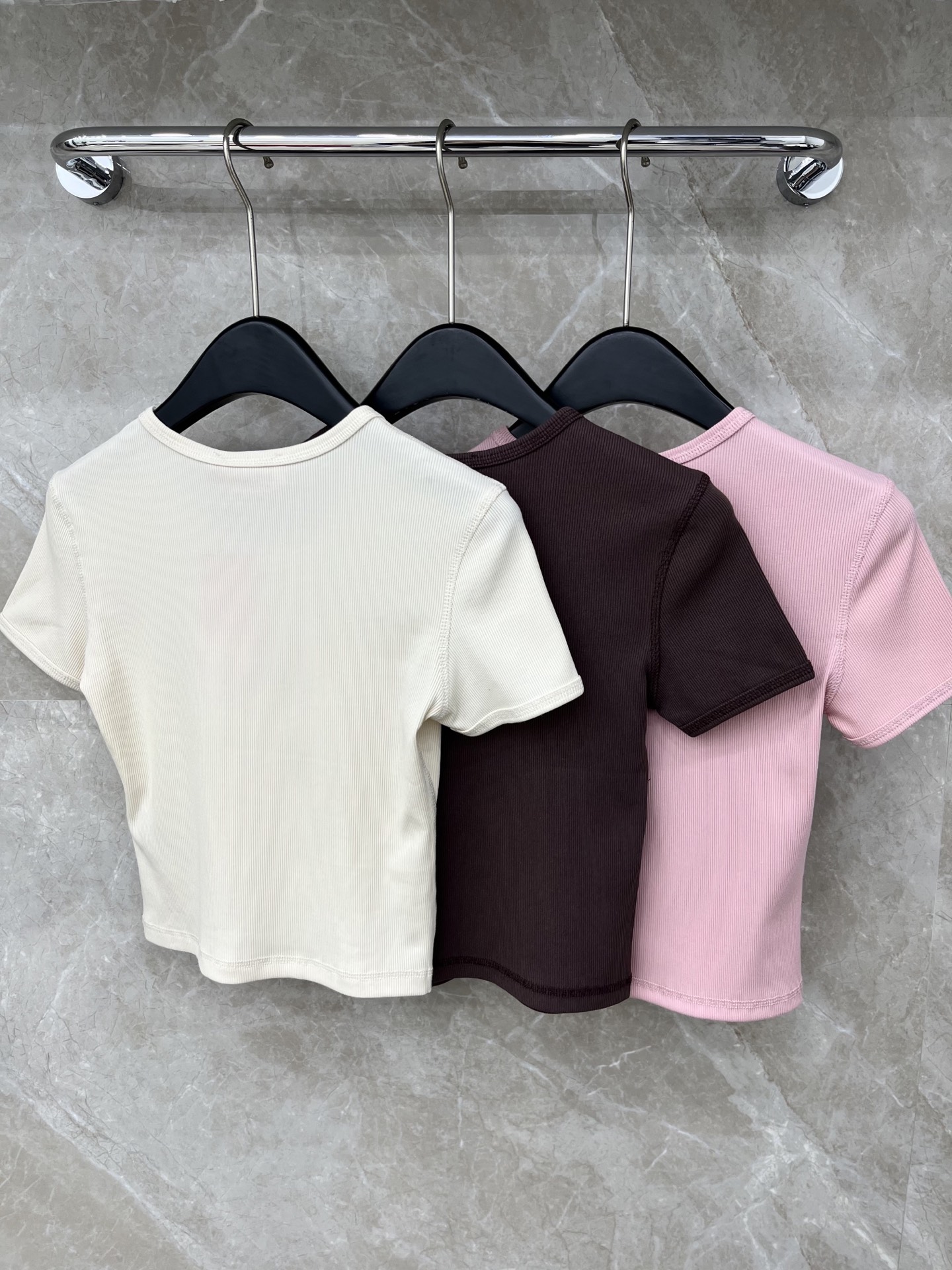 🛒𝐍𝐄𝐖 · 𝟐𝟎𝟐6/爆款现货【原版定制】 小众｜2026新品圆领短版短袖𝑇𝑒𝑒定制YB棉材质 透气舒