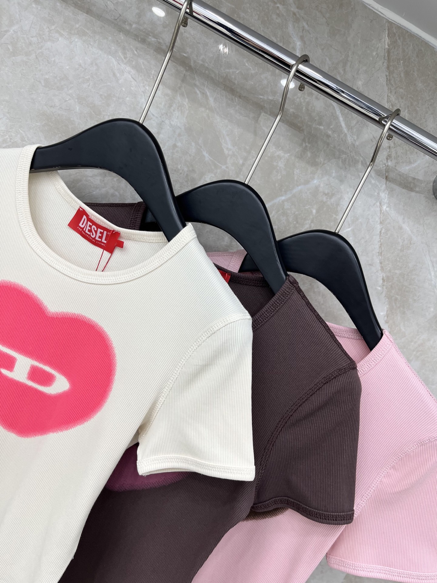 🛒𝐍𝐄𝐖 · 𝟐𝟎𝟐6/爆款现货【原版定制】 小众｜2026新品圆领短版短袖𝑇𝑒𝑒定制YB棉材质 透气舒