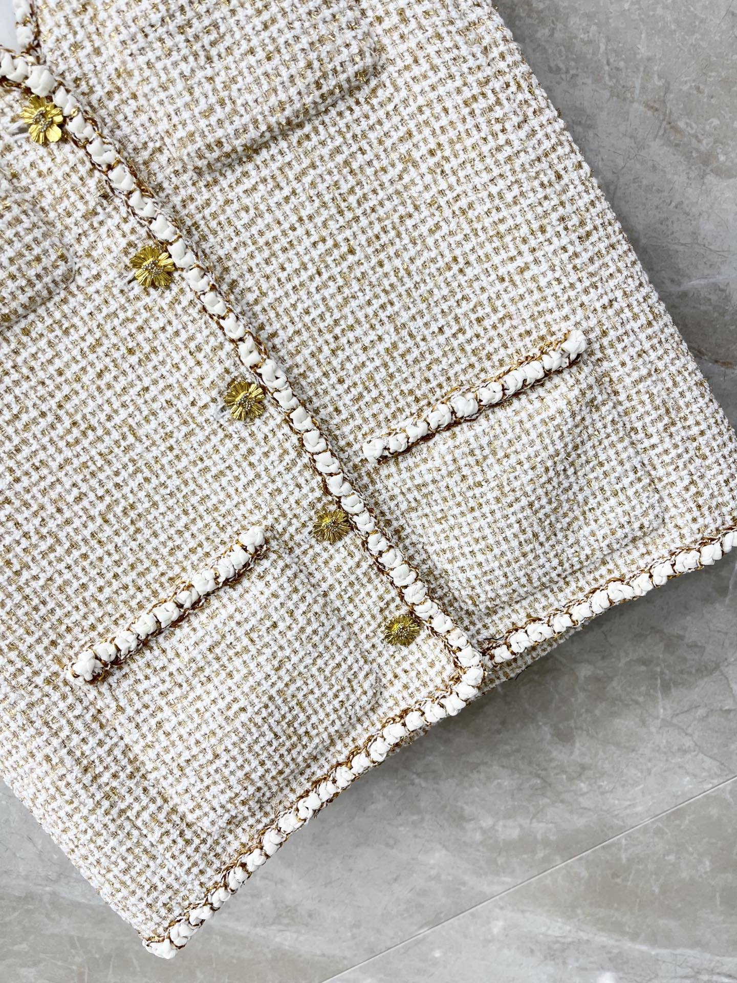 🛒𝐍𝐄𝐖 · 𝟐𝟎𝟐6/爆款现货原单品质 Cha*｜26早春新品粗花呢V领马甲外套 系列款混色纱线设计 