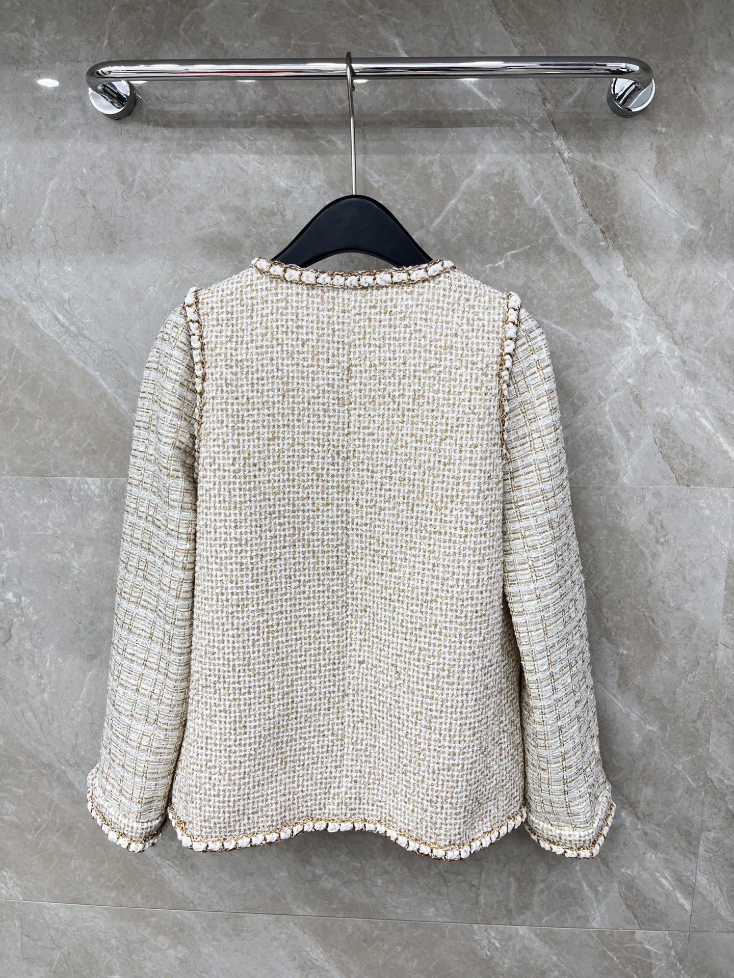 🛒𝐍𝐄𝐖 · 𝟐𝟎𝟐6/爆款现货原单品质 Cha*｜26早春新品粗花呢V领外套 系列款混色纱线设计 真丝