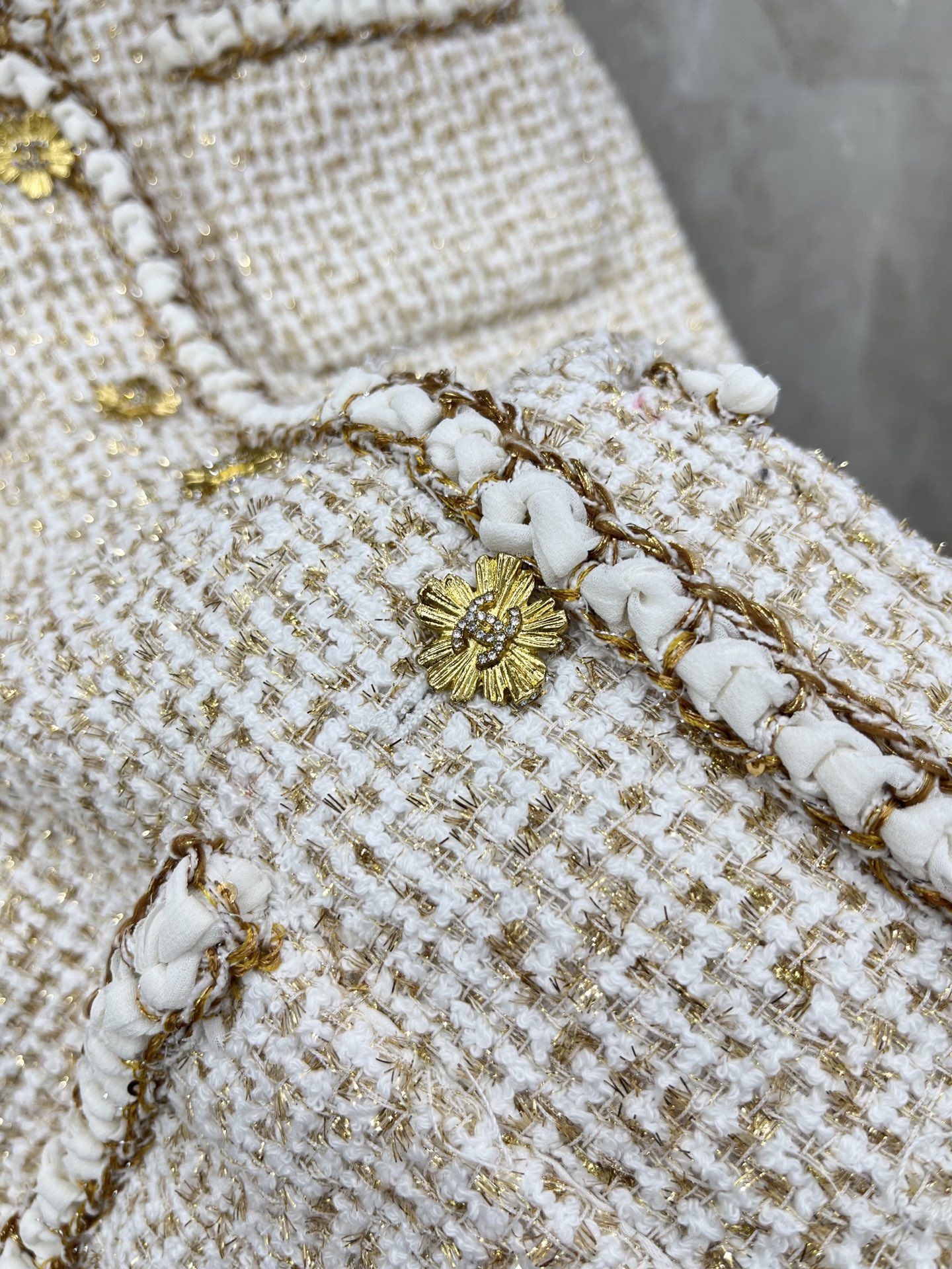 🛒𝐍𝐄𝐖 · 𝟐𝟎𝟐6/爆款现货原单品质 Cha*｜26早春新品粗花呢V领外套 系列款混色纱线设计 真丝