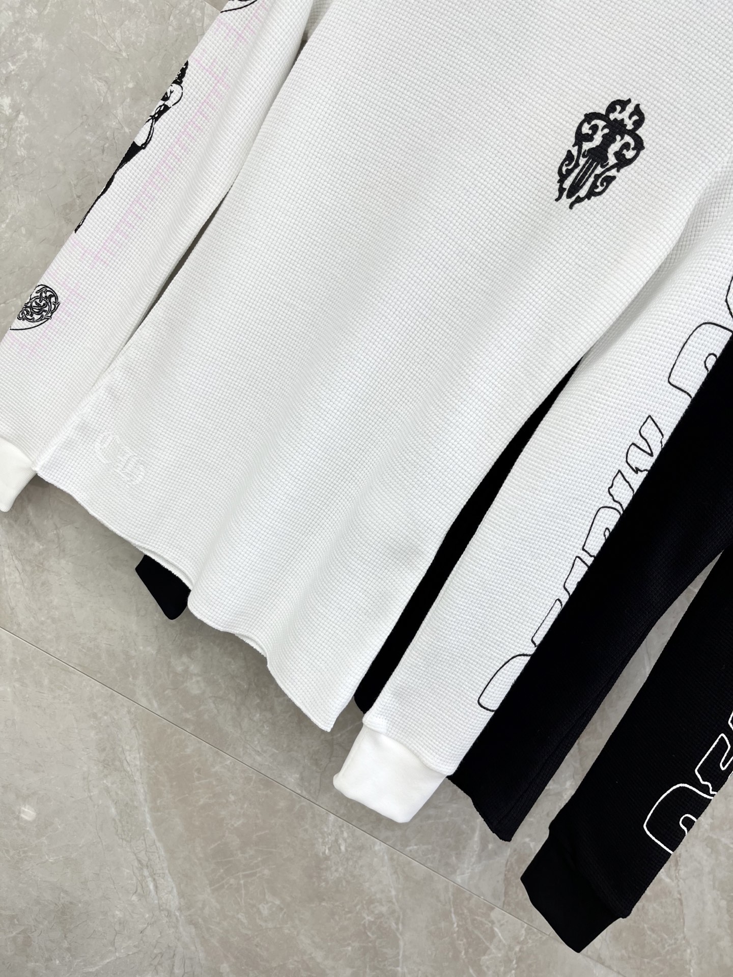 🛒𝐍𝐄𝐖 · 𝟐𝟎𝟐6/爆款现货原单品质 克罗星｜2026新款长袖印花T高品质时尚潮流上身的触感谁穿谁知