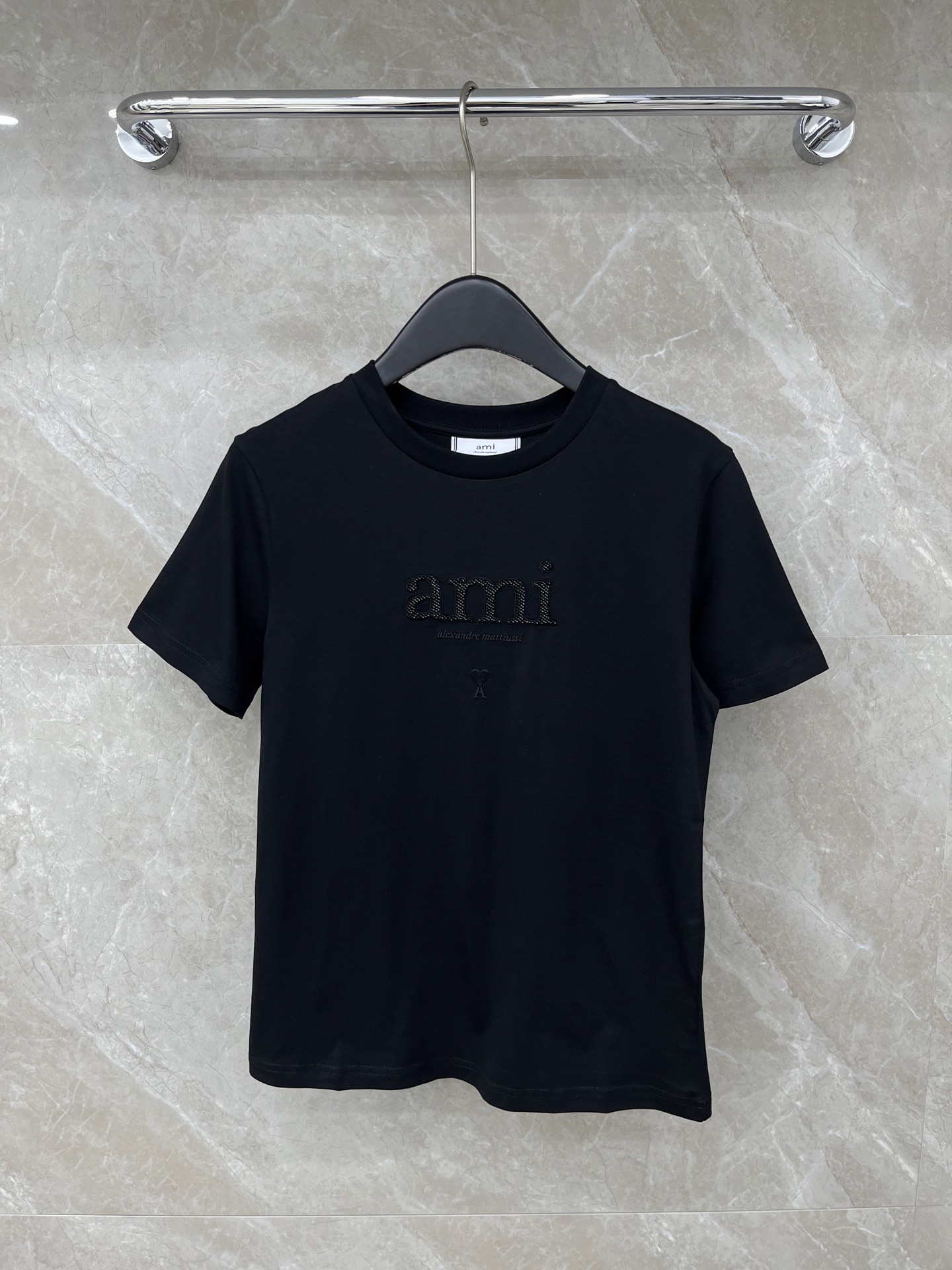 🛒𝐍𝐄𝐖 · 𝟐𝟎𝟐6/爆款现货原单品质 Ami*｜26新品串珠绣短袖T恤精致宽松版型上身巨显瘦！男女同