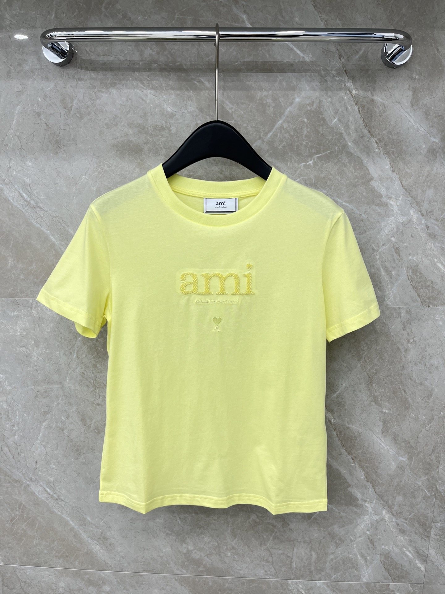 🛒𝐍𝐄𝐖 · 𝟐𝟎𝟐6/爆款现货原单品质 Ami*｜26新品串珠绣短袖T恤精致宽松版型上身巨显瘦！男女同