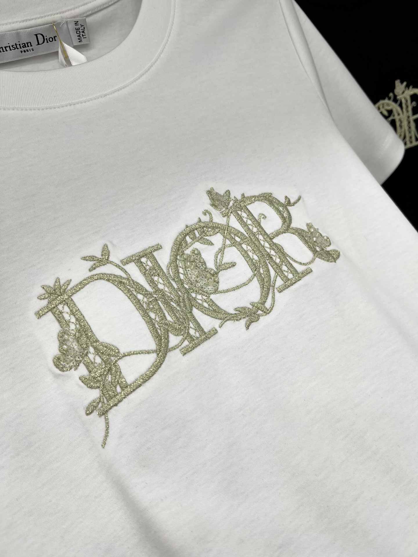 🛒𝐍𝐄𝐖 · 𝟐𝟎𝟐6/爆款现货原单品质 Dio*｜26新品刺绣短袖T恤精致宽松版型上身巨显瘦！男女同款