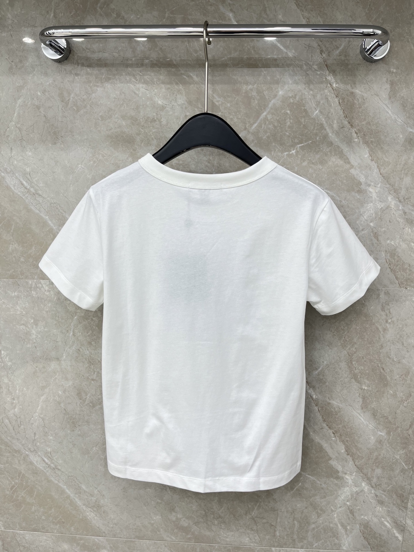 🛒𝐍𝐄𝐖 · 𝟐𝟎𝟐6/爆款现货原单品质 L*V*｜26新品马年限定印花短袖T恤精致宽松版型上身巨显瘦！