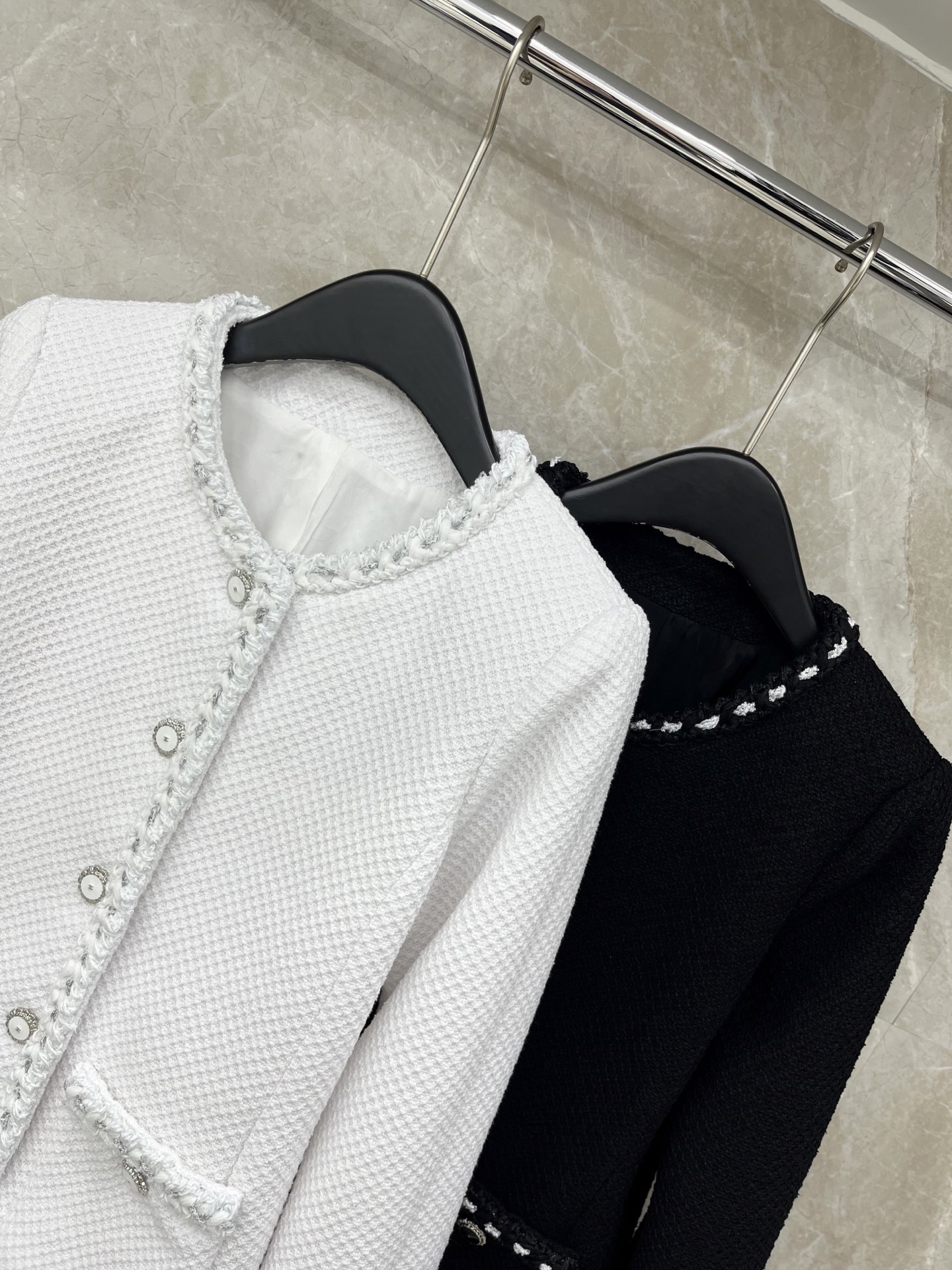 🛒𝐍𝐄𝐖 · 𝟐𝟎𝟐6/爆款现货原单品质 Cha*｜26早春新品粗花呢圆领花边外套高端大气的设计 真丝山