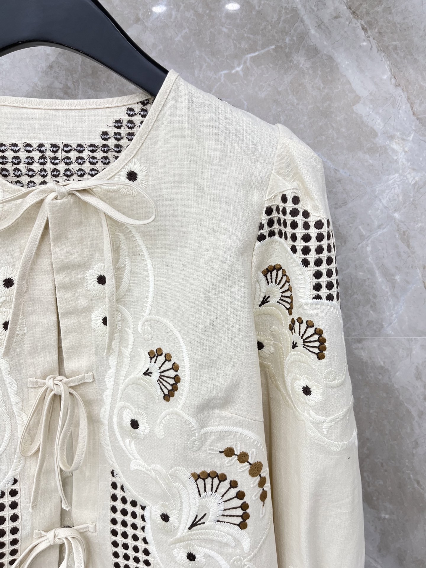 🛒𝐍𝐄𝐖 · 𝟐𝟎𝟐6/爆款现货原单品质 小众*｜2026新品长袖水溶刺绣系带衬衫外套灯笼袖设计 直筒版