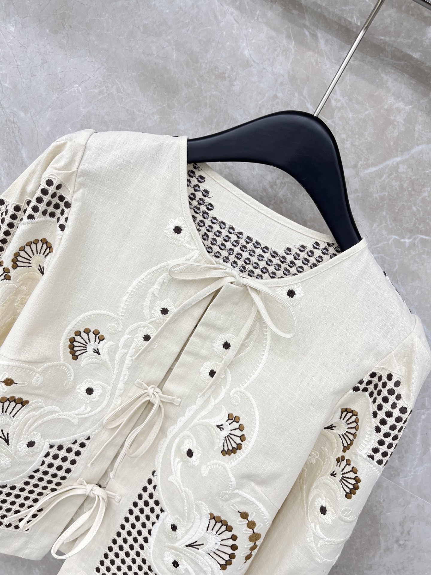 🛒𝐍𝐄𝐖 · 𝟐𝟎𝟐6/爆款现货原单品质 小众*｜2026新品长袖水溶刺绣系带衬衫外套灯笼袖设计 直筒版