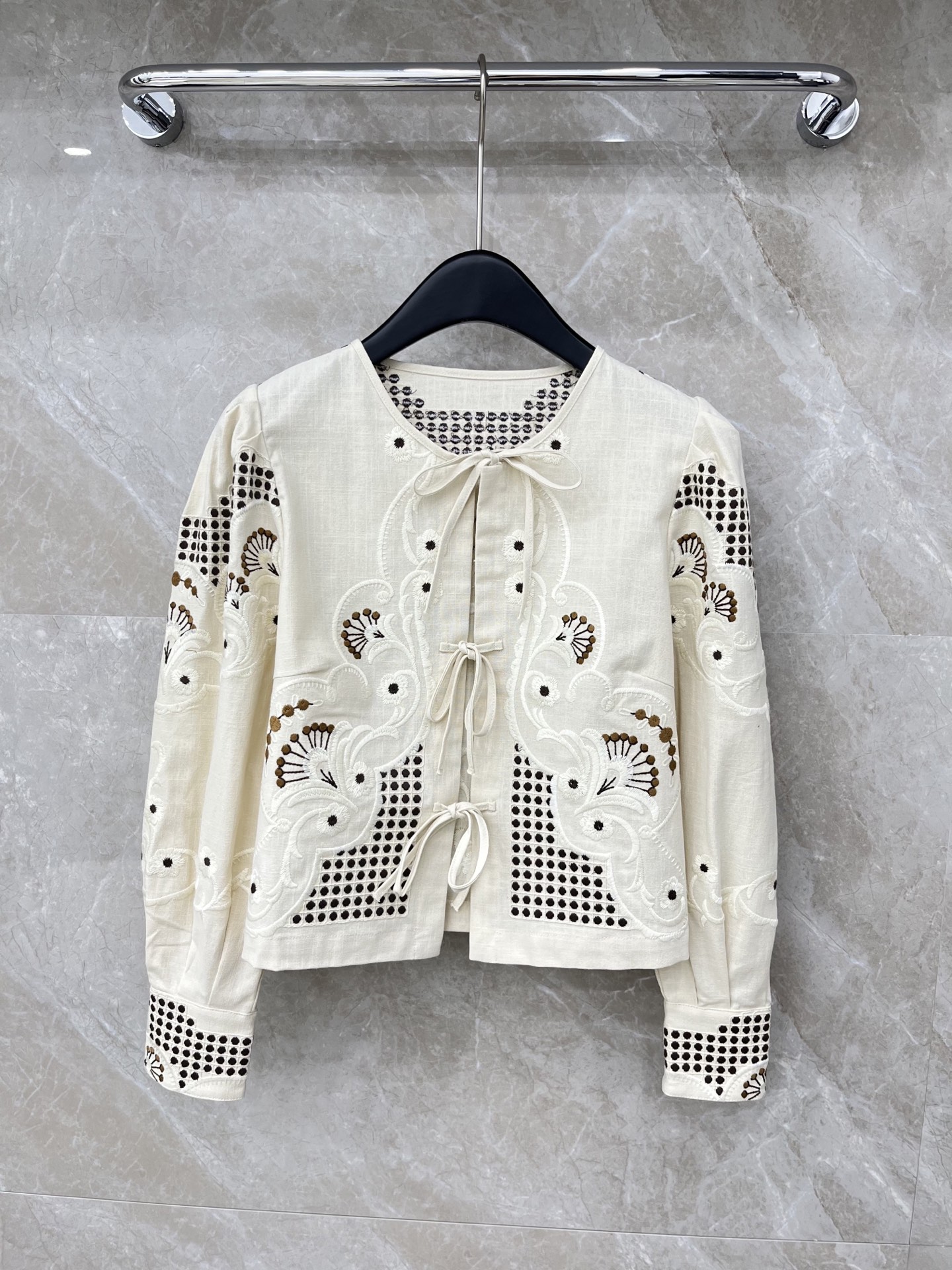 🛒𝐍𝐄𝐖 · 𝟐𝟎𝟐6/爆款现货原单品质 小众*｜2026新品长袖水溶刺绣系带衬衫外套灯笼袖设计 直筒版