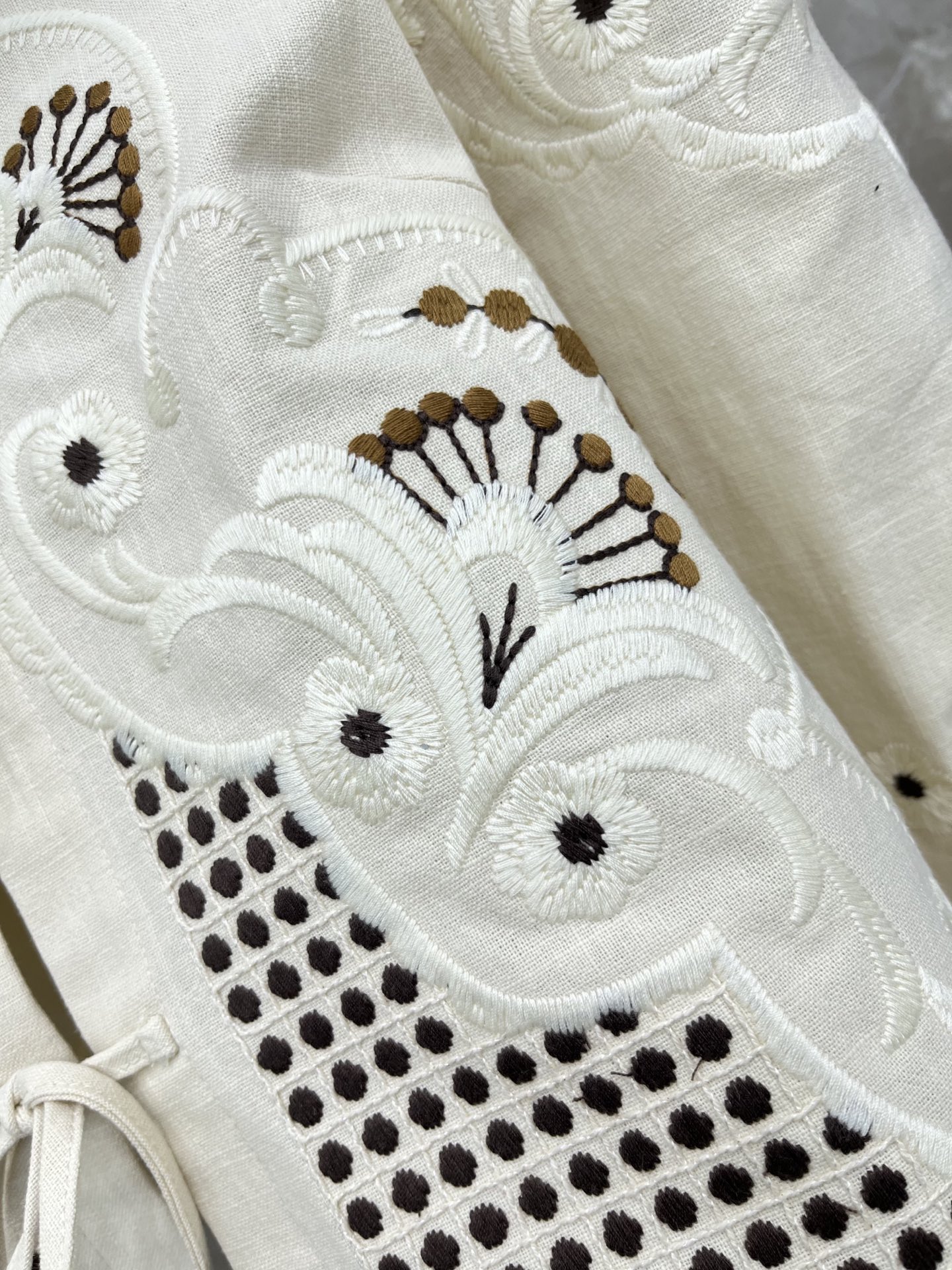 🛒𝐍𝐄𝐖 · 𝟐𝟎𝟐6/爆款现货原单品质 小众*｜2026新品长袖水溶刺绣系带衬衫外套灯笼袖设计 直筒版