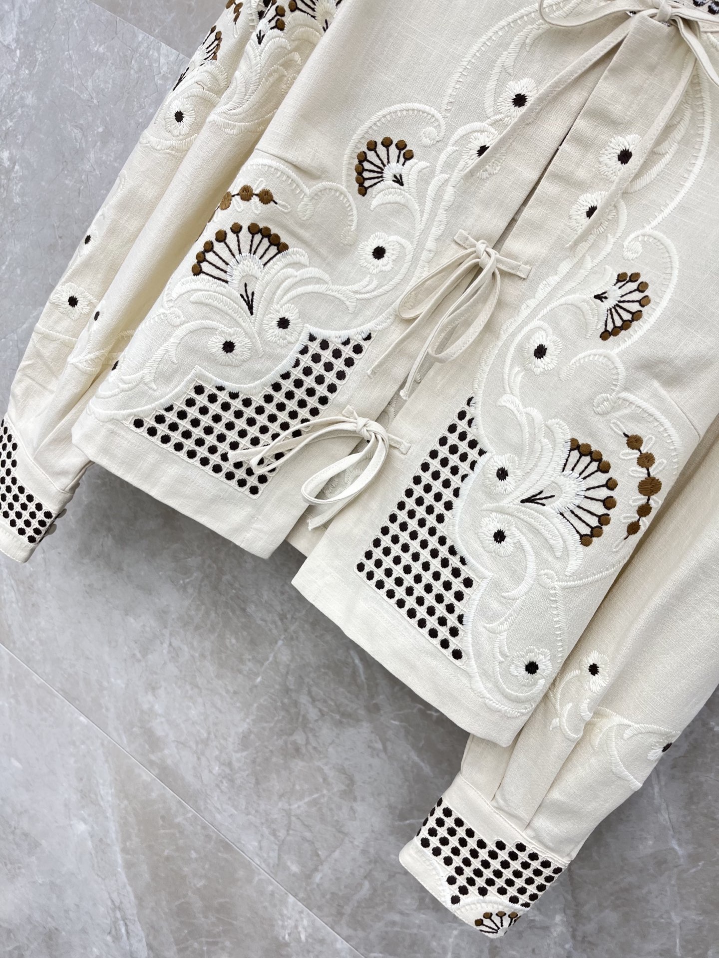 🛒𝐍𝐄𝐖 · 𝟐𝟎𝟐6/爆款现货原单品质 小众*｜2026新品长袖水溶刺绣系带衬衫外套灯笼袖设计 直筒版