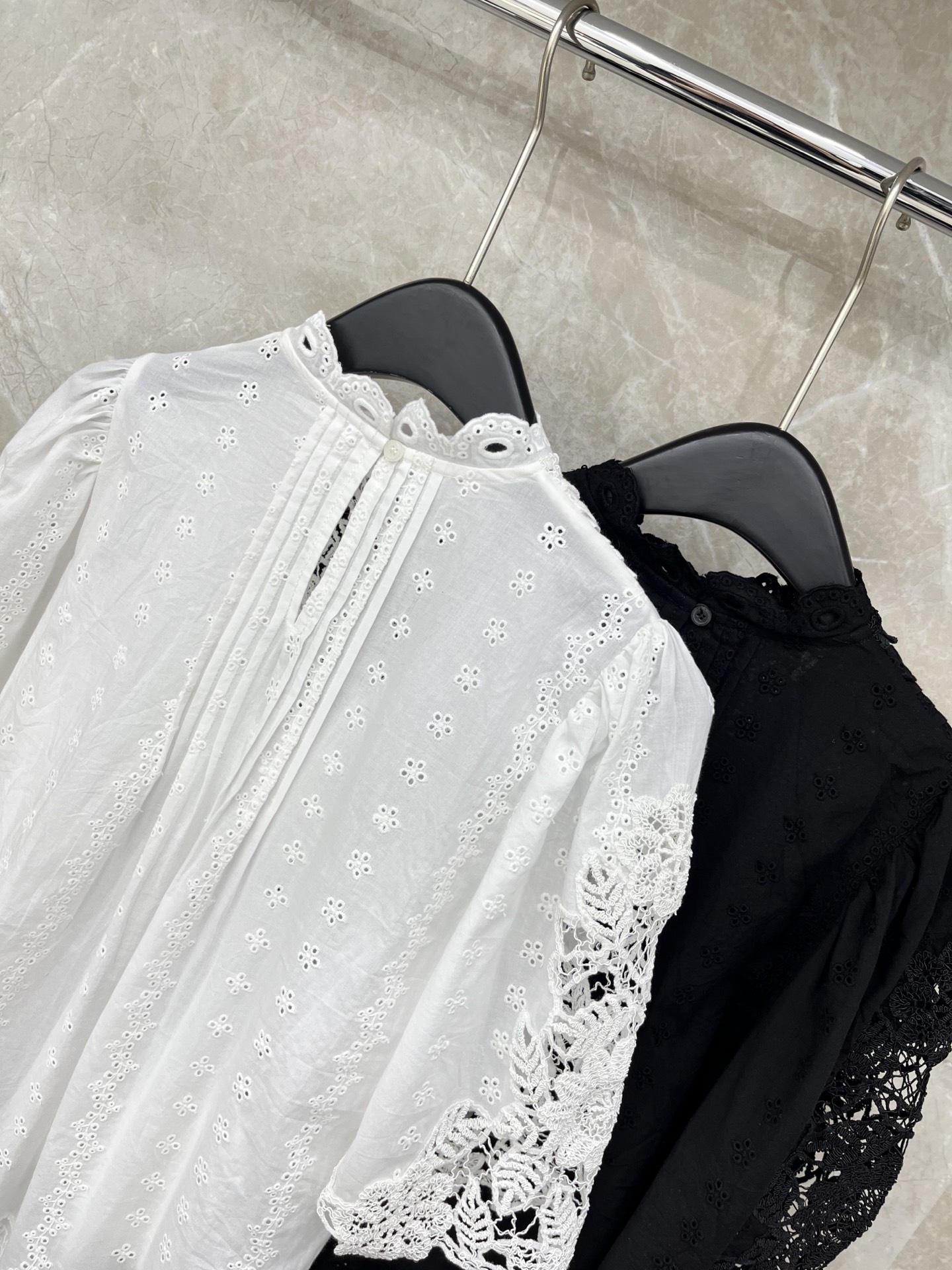 🛒𝐍𝐄𝐖 · 𝟐𝟎𝟐6/爆款现货原单品质 小众*｜2026新品长袖水溶蕾丝镂空拼接衬衫灯笼袖设计 精致刺