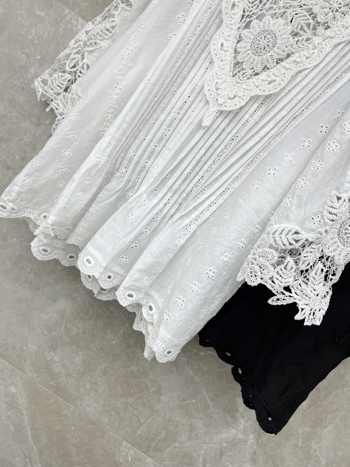 🛒𝐍𝐄𝐖 · 𝟐𝟎𝟐6/爆款现货原单品质 小众*｜2026新品长袖水溶蕾丝镂空拼接衬衫灯笼袖设计 精致刺