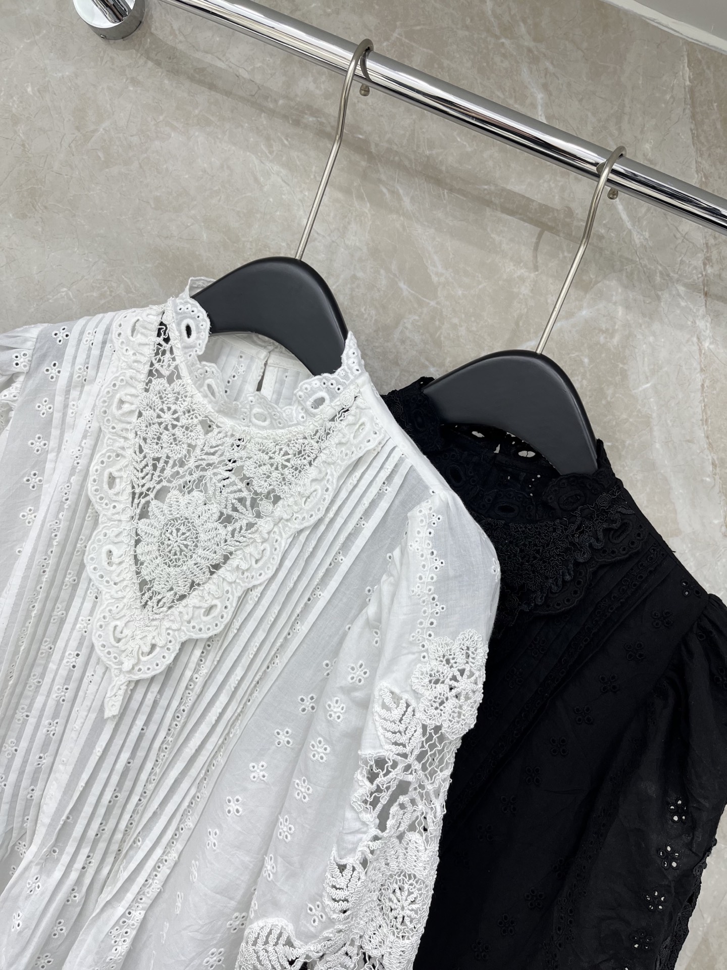 🛒𝐍𝐄𝐖 · 𝟐𝟎𝟐6/爆款现货原单品质 小众*｜2026新品长袖水溶蕾丝镂空拼接衬衫灯笼袖设计 精致刺